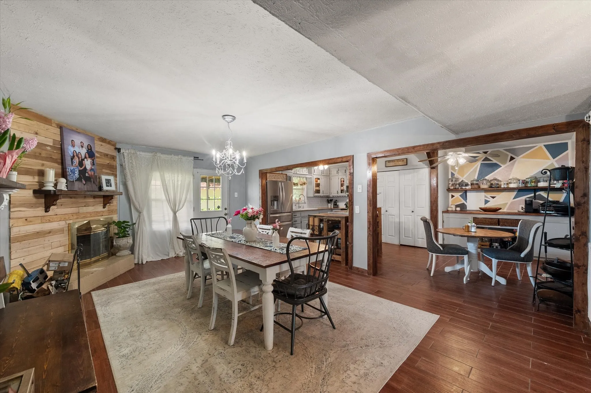 Single Family Residence For Sale in Dallas County , 609 Columbine Lane, Grand Prairie, Texas 75052, 3 Bedrooms, 2 Bathrooms, Garage spaces, 1,530 Sqft, built in 1973, Price $284,999, mls#21253402, Real Estate Agent in Grand Prairie, Homes For Sale in Dallas county, Homes For Sale in Grand Prairie, Realtor in Grand Prairie Texas, Real Estate Brokerage Independent Realty Texas, Luminita Cordes Realtor