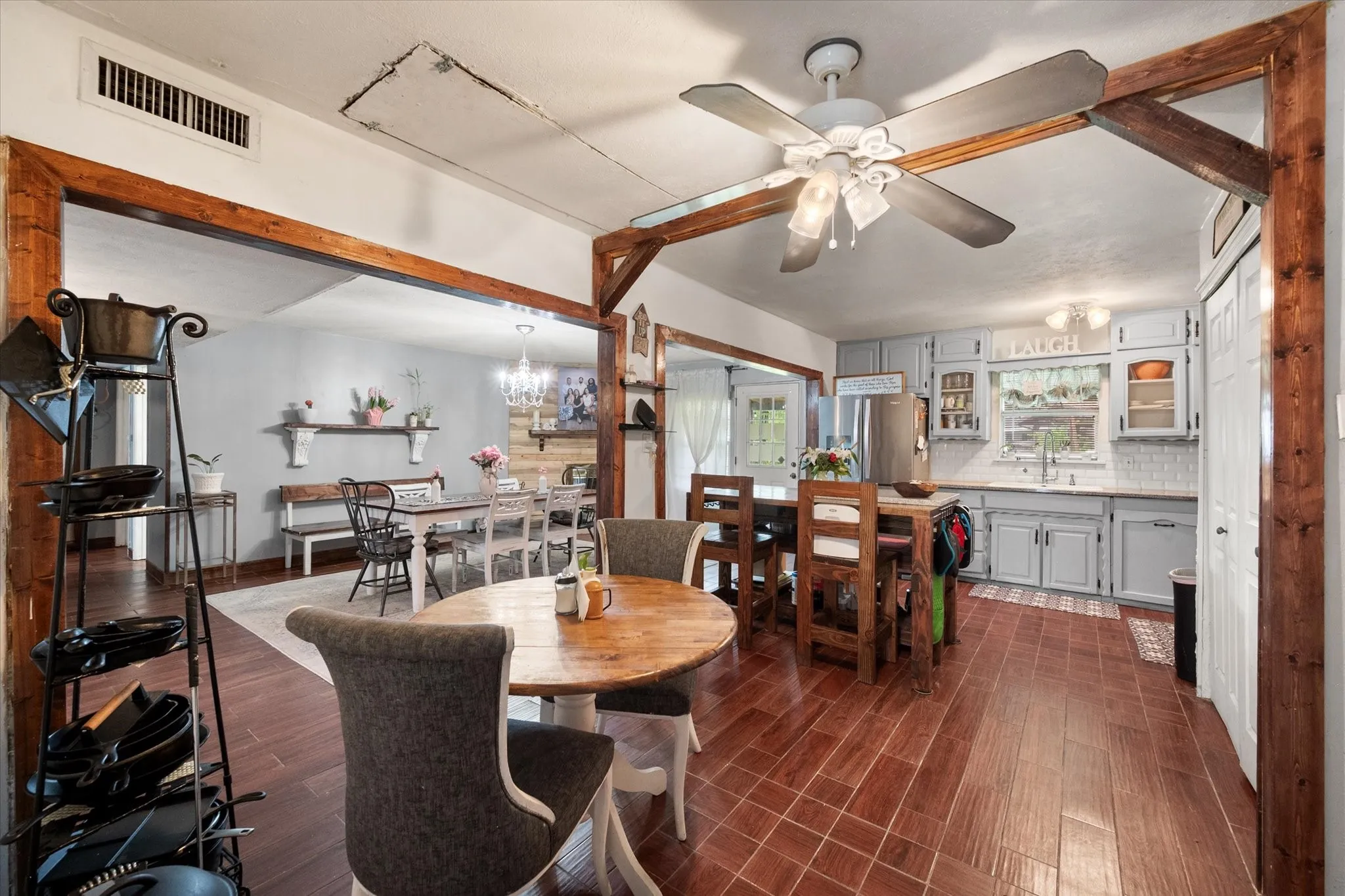 Single Family Residence For Sale in Dallas County , 609 Columbine Lane, Grand Prairie, Texas 75052, 3 Bedrooms, 2 Bathrooms, Garage spaces, 1,530 Sqft, built in 1973, Price $284,999, mls#21253402, Real Estate Agent in Grand Prairie, Homes For Sale in Dallas county, Homes For Sale in Grand Prairie, Realtor in Grand Prairie Texas, Real Estate Brokerage Independent Realty Texas, Luminita Cordes Realtor