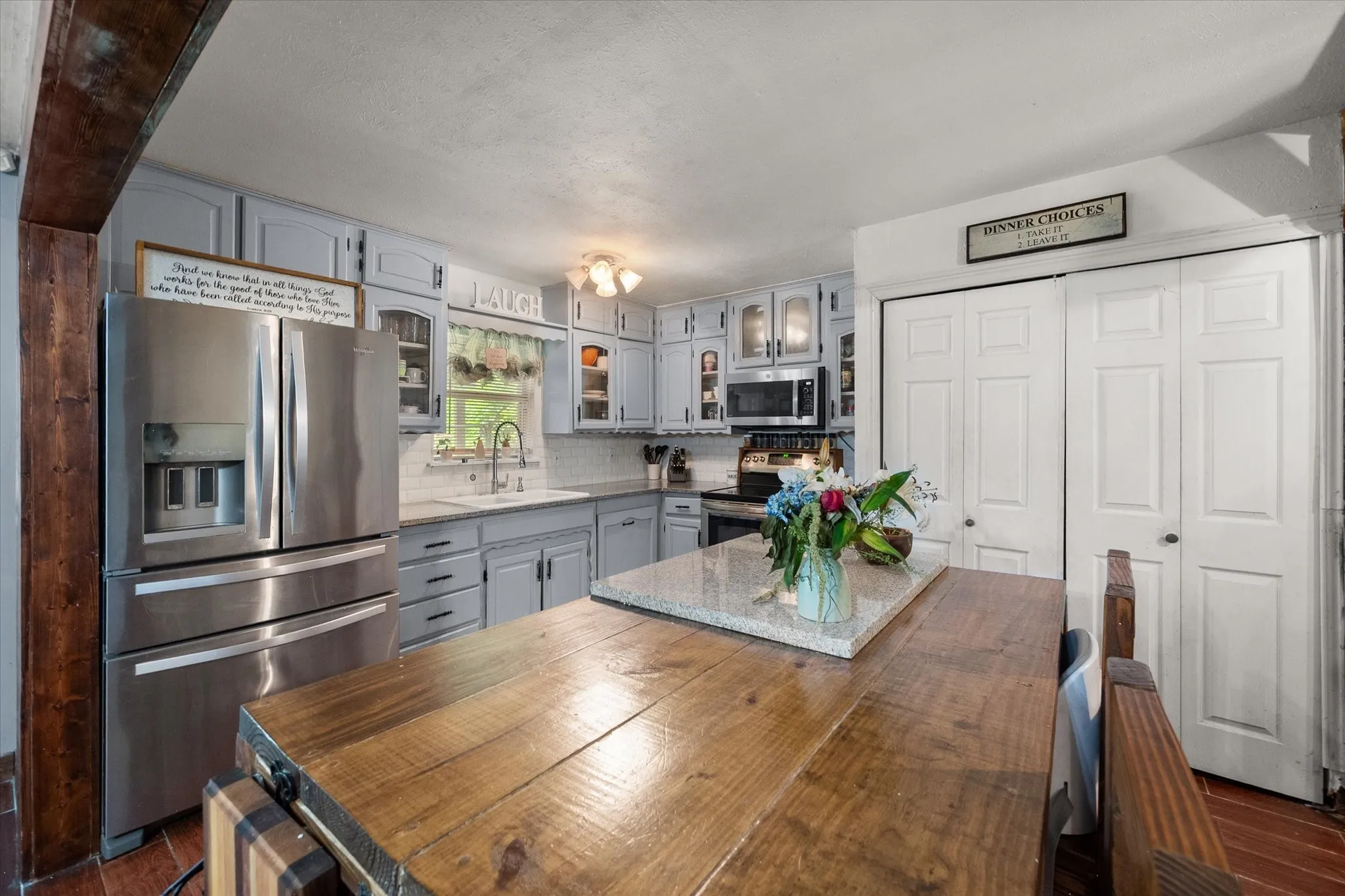 Single Family Residence For Sale in Dallas County , 609 Columbine Lane, Grand Prairie, Texas 75052, 3 Bedrooms, 2 Bathrooms, Garage spaces, 1,530 Sqft, built in 1973, Price $284,999, mls#21253402, Real Estate Agent in Grand Prairie, Homes For Sale in Dallas county, Homes For Sale in Grand Prairie, Realtor in Grand Prairie Texas, Real Estate Brokerage Independent Realty Texas, Luminita Cordes Realtor