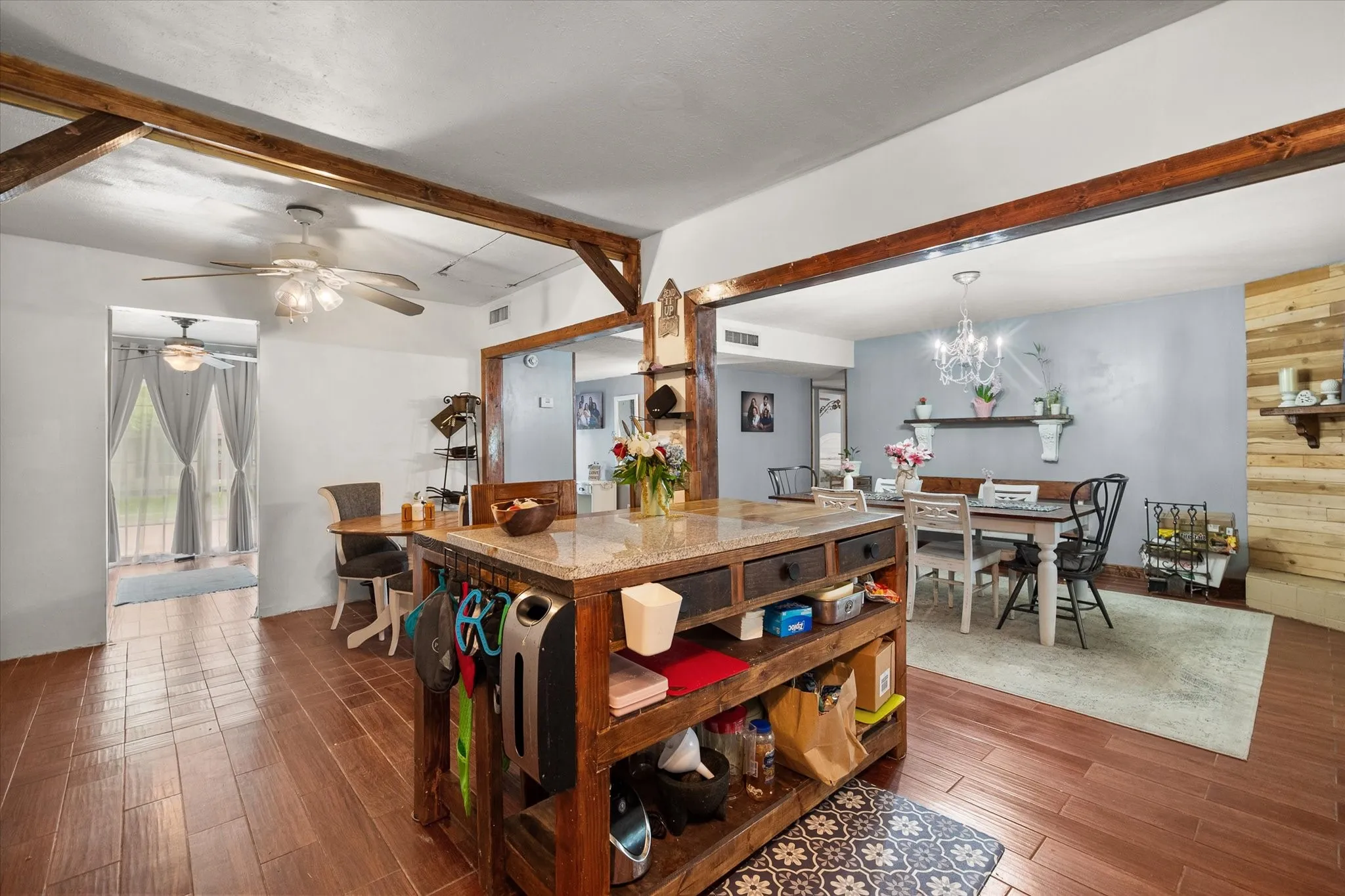 Single Family Residence For Sale in Dallas County , 609 Columbine Lane, Grand Prairie, Texas 75052, 3 Bedrooms, 2 Bathrooms, Garage spaces, 1,530 Sqft, built in 1973, Price $284,999, mls#21253402, Real Estate Agent in Grand Prairie, Homes For Sale in Dallas county, Homes For Sale in Grand Prairie, Realtor in Grand Prairie Texas, Real Estate Brokerage Independent Realty Texas, Luminita Cordes Realtor