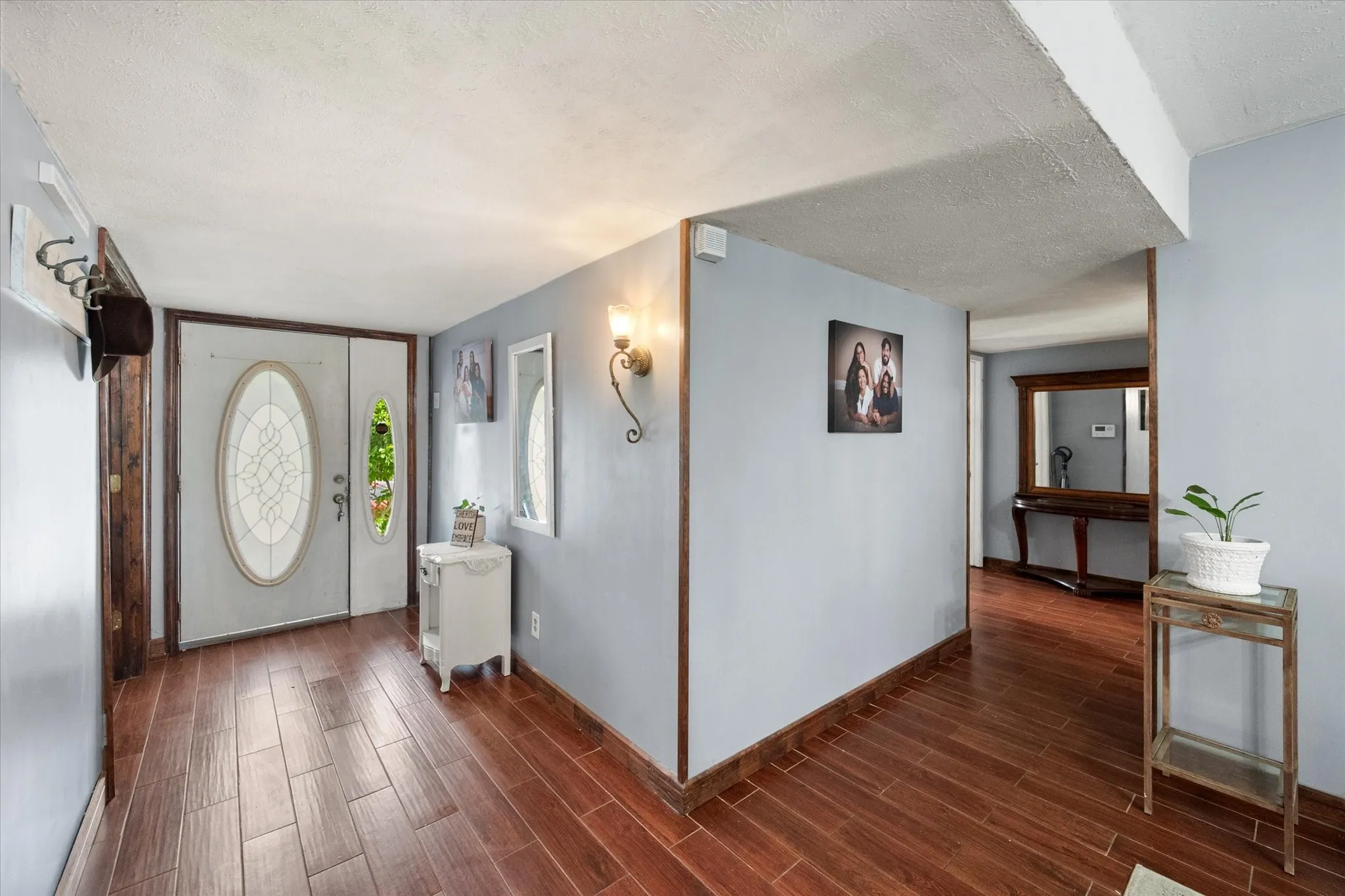 Single Family Residence For Sale in Dallas County , 609 Columbine Lane, Grand Prairie, Texas 75052, 3 Bedrooms, 2 Bathrooms, Garage spaces, 1,530 Sqft, built in 1973, Price $284,999, mls#21253402, Real Estate Agent in Grand Prairie, Homes For Sale in Dallas county, Homes For Sale in Grand Prairie, Realtor in Grand Prairie Texas, Real Estate Brokerage Independent Realty Texas, Luminita Cordes Realtor