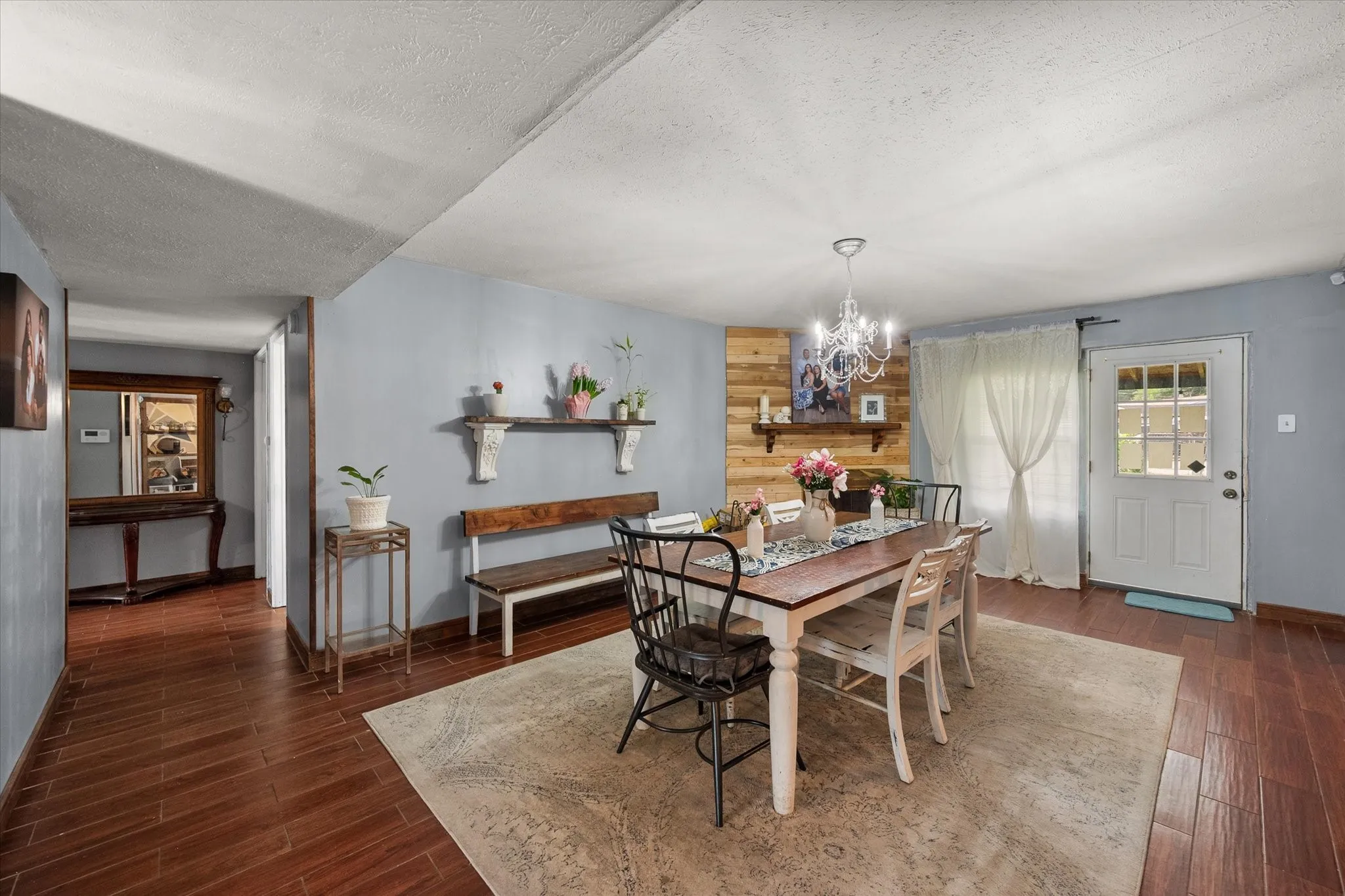 Single Family Residence For Sale in Dallas County , 609 Columbine Lane, Grand Prairie, Texas 75052, 3 Bedrooms, 2 Bathrooms, Garage spaces, 1,530 Sqft, built in 1973, Price $284,999, mls#21253402, Real Estate Agent in Grand Prairie, Homes For Sale in Dallas county, Homes For Sale in Grand Prairie, Realtor in Grand Prairie Texas, Real Estate Brokerage Independent Realty Texas, Luminita Cordes Realtor
