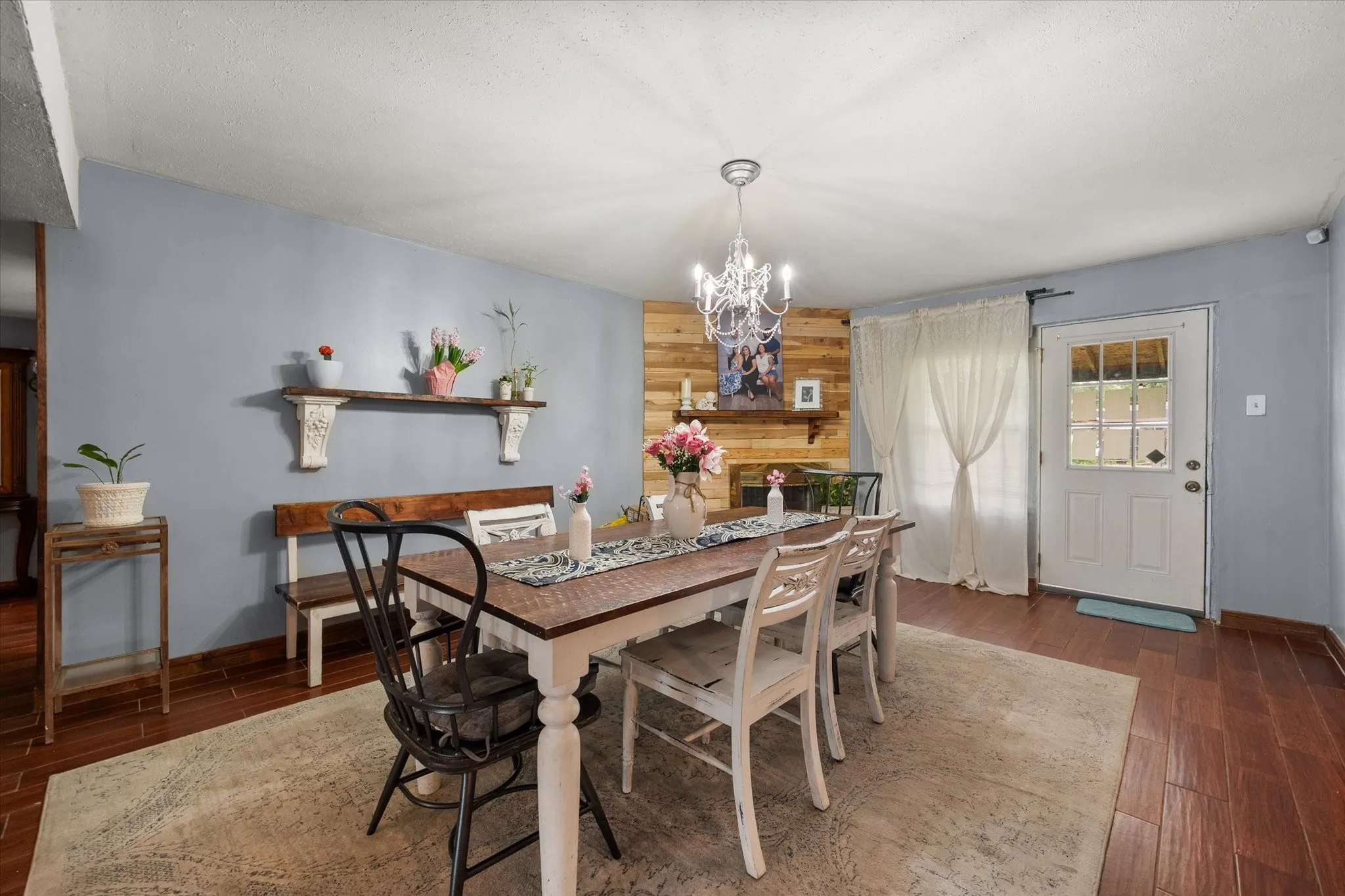 Single Family Residence For Sale in Dallas County , 609 Columbine Lane, Grand Prairie, Texas 75052, 3 Bedrooms, 2 Bathrooms, Garage spaces, 1,530 Sqft, built in 1973, Price $284,999, mls#21253402, Real Estate Agent in Grand Prairie, Homes For Sale in Dallas county, Homes For Sale in Grand Prairie, Realtor in Grand Prairie Texas, Real Estate Brokerage Independent Realty Texas, Luminita Cordes Realtor