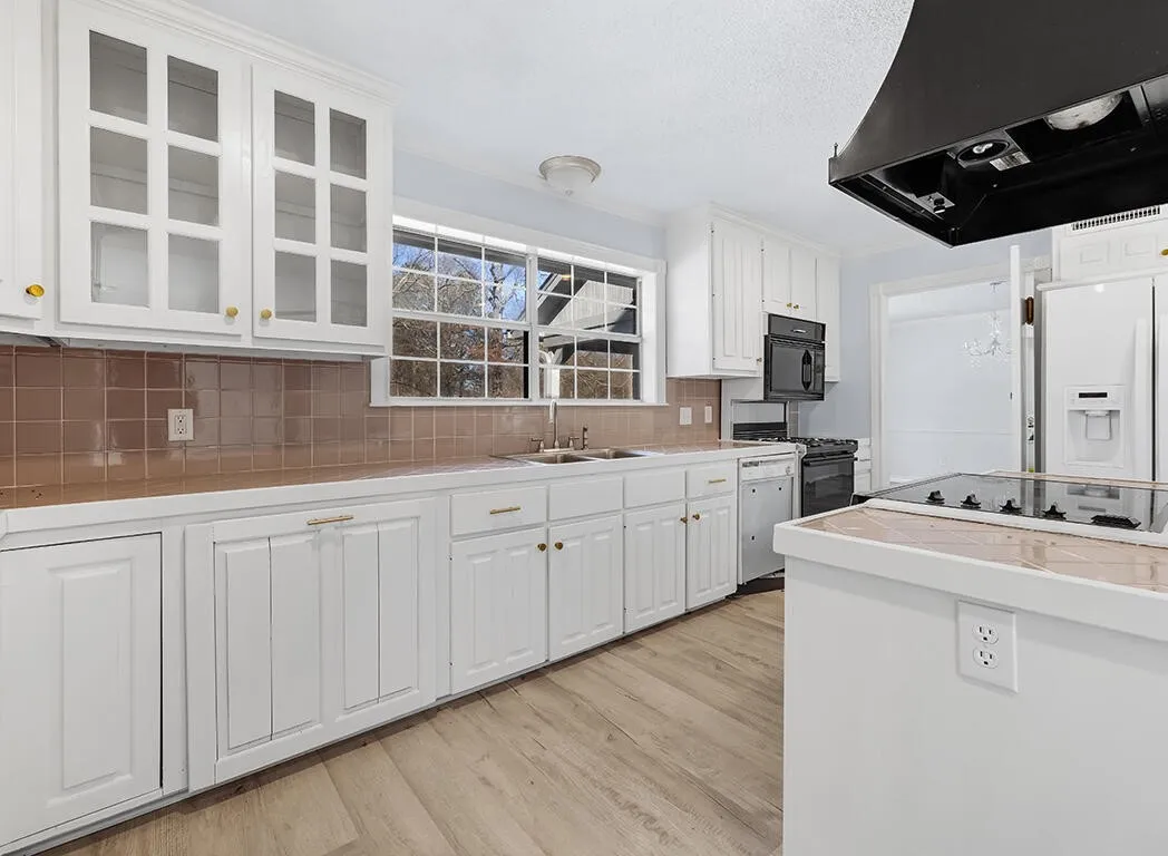 Single Family Residence For Sale in Bowie County , 2607 Lonnie Lane, Texarkana, Texas 75501, 5 Bedroom, 3 Bathroom, 2 Garage spaces, 4,305 Sqft, built in 1992, mls#21235911, Real Estate Agent in Texarkana, Homes For Sale in Bowie county, Homes For Sale in Texarkana, Realtor in Texarkana Texas, Real Estate Brokerage Independent Realty Texas, Luminita Cordes Realtor