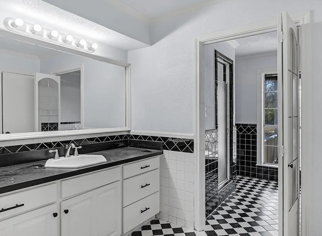Single Family Residence For Sale in Bowie County , 2607 Lonnie Lane, Texarkana, Texas 75501, 5 Bedroom, 3 Bathroom, 2 Garage spaces, 4,305 Sqft, built in 1992, mls#21235911, Real Estate Agent in Texarkana, Homes For Sale in Bowie county, Homes For Sale in Texarkana, Realtor in Texarkana Texas, Real Estate Brokerage Independent Realty Texas, Luminita Cordes Realtor