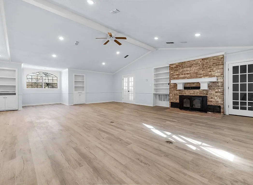 Single Family Residence For Sale in Bowie County , 2607 Lonnie Lane, Texarkana, Texas 75501, 5 Bedroom, 3 Bathroom, 2 Garage spaces, 4,305 Sqft, built in 1992, mls#21235911, Real Estate Agent in Texarkana, Homes For Sale in Bowie county, Homes For Sale in Texarkana, Realtor in Texarkana Texas, Real Estate Brokerage Independent Realty Texas, Luminita Cordes Realtor