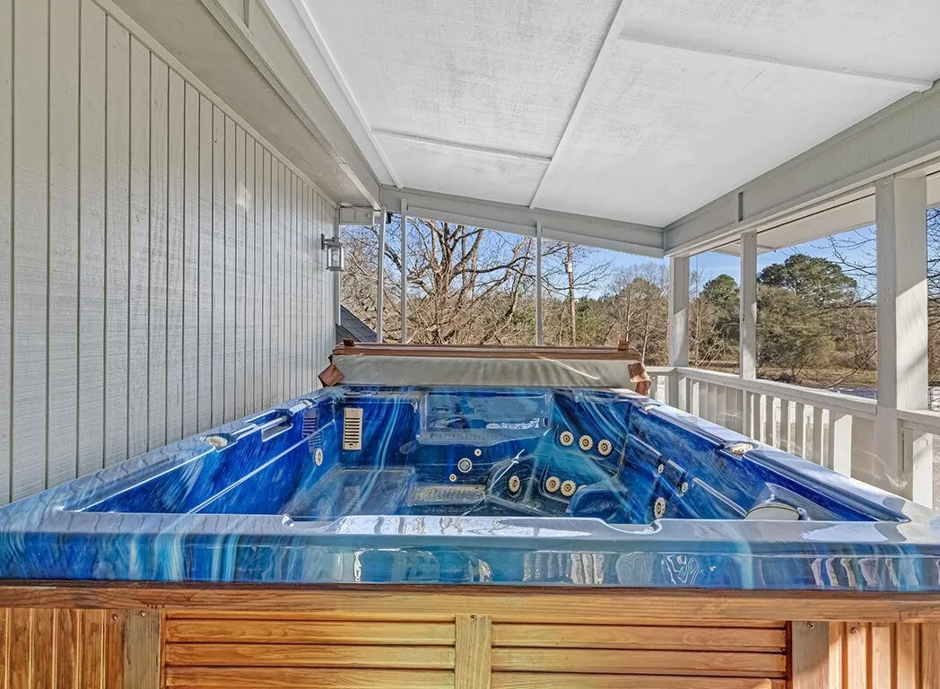 Single Family Residence For Sale in Bowie County , 2607 Lonnie Lane, Texarkana, Texas 75501, 5 Bedroom, 3 Bathroom, 2 Garage spaces, 4,305 Sqft, built in 1992, mls#21235911, Real Estate Agent in Texarkana, Homes For Sale in Bowie county, Homes For Sale in Texarkana, Realtor in Texarkana Texas, Real Estate Brokerage Independent Realty Texas, Luminita Cordes Realtor