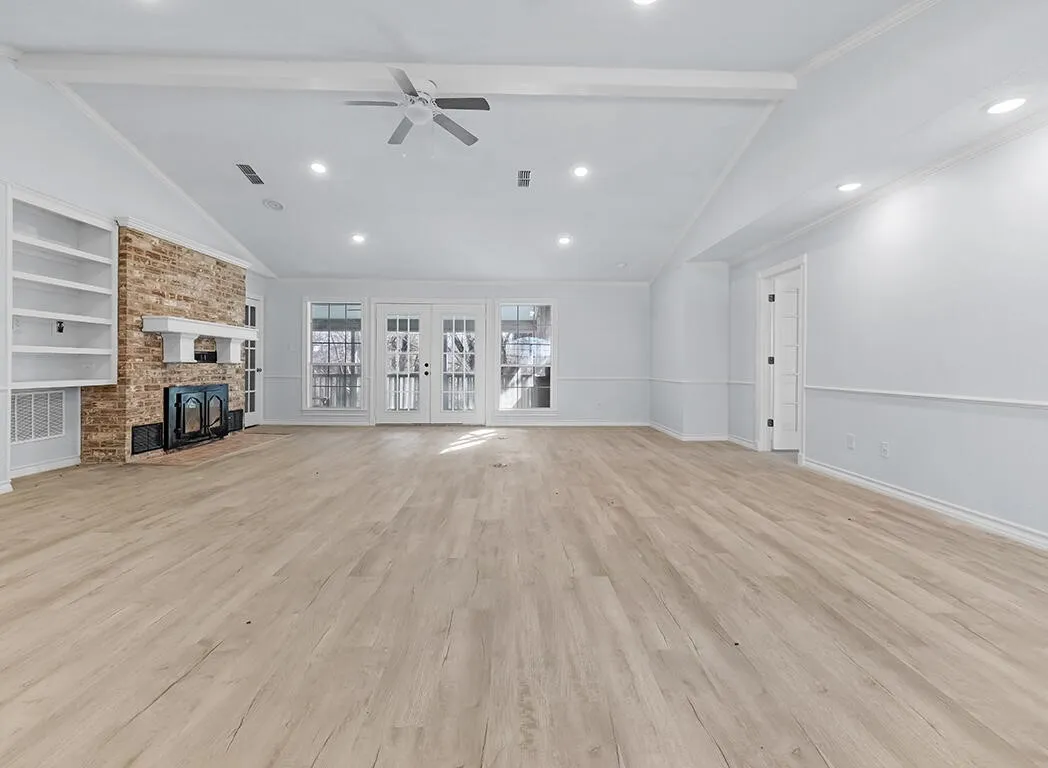 Single Family Residence For Sale in Bowie County , 2607 Lonnie Lane, Texarkana, Texas 75501, 5 Bedroom, 3 Bathroom, 2 Garage spaces, 4,305 Sqft, built in 1992, mls#21235911, Real Estate Agent in Texarkana, Homes For Sale in Bowie county, Homes For Sale in Texarkana, Realtor in Texarkana Texas, Real Estate Brokerage Independent Realty Texas, Luminita Cordes Realtor
