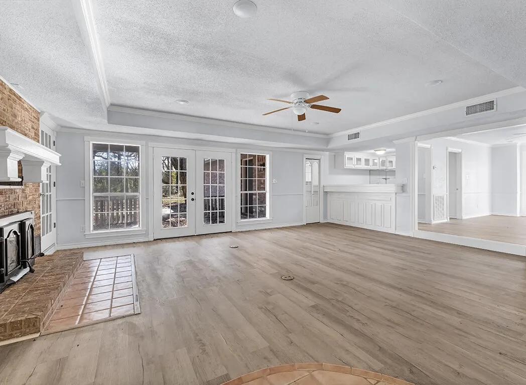 Single Family Residence For Sale in Bowie County , 2607 Lonnie Lane, Texarkana, Texas 75501, 5 Bedroom, 3 Bathroom, 2 Garage spaces, 4,305 Sqft, built in 1992, mls#21235911, Real Estate Agent in Texarkana, Homes For Sale in Bowie county, Homes For Sale in Texarkana, Realtor in Texarkana Texas, Real Estate Brokerage Independent Realty Texas, Luminita Cordes Realtor