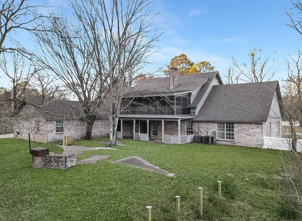 Single Family Residence For Sale in Bowie County , 2607 Lonnie Lane, Texarkana, Texas 75501, 5 Bedroom, 3 Bathroom, 2 Garage spaces, 4,305 Sqft, built in 1992, mls#21235911, Real Estate Agent in Texarkana, Homes For Sale in Bowie county, Homes For Sale in Texarkana, Realtor in Texarkana Texas, Real Estate Brokerage Independent Realty Texas, Luminita Cordes Realtor