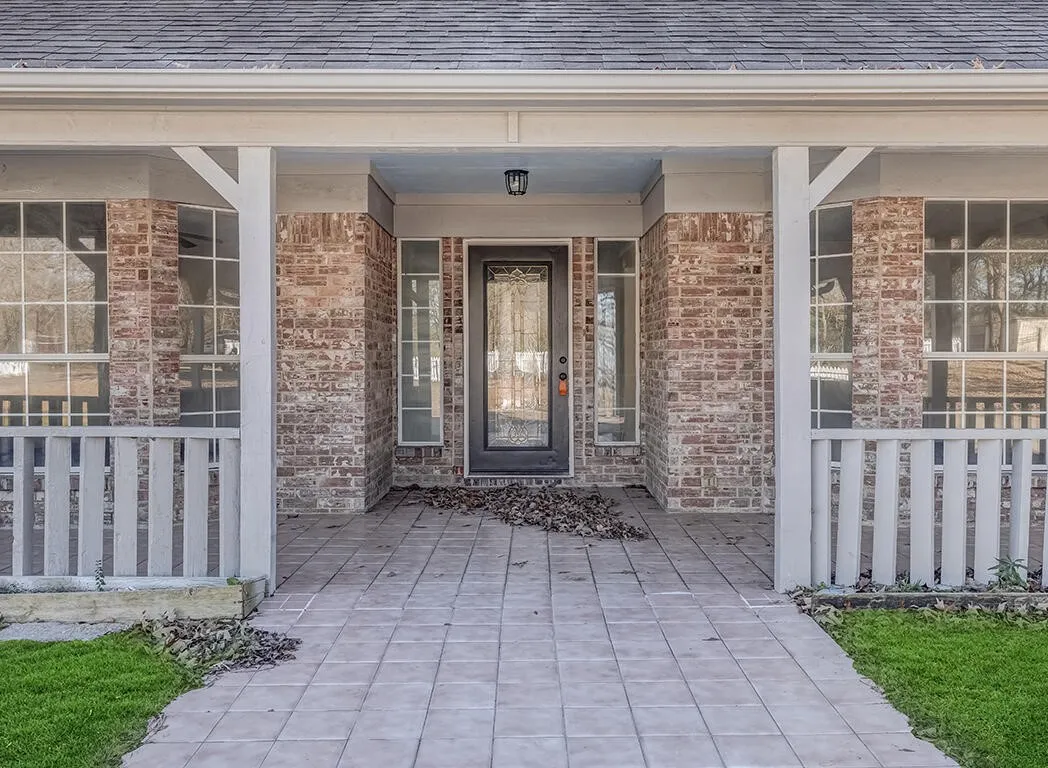 Single Family Residence For Sale in Bowie County , 2607 Lonnie Lane, Texarkana, Texas 75501, 5 Bedroom, 3 Bathroom, 2 Garage spaces, 4,305 Sqft, built in 1992, mls#21235911, Real Estate Agent in Texarkana, Homes For Sale in Bowie county, Homes For Sale in Texarkana, Realtor in Texarkana Texas, Real Estate Brokerage Independent Realty Texas, Luminita Cordes Realtor