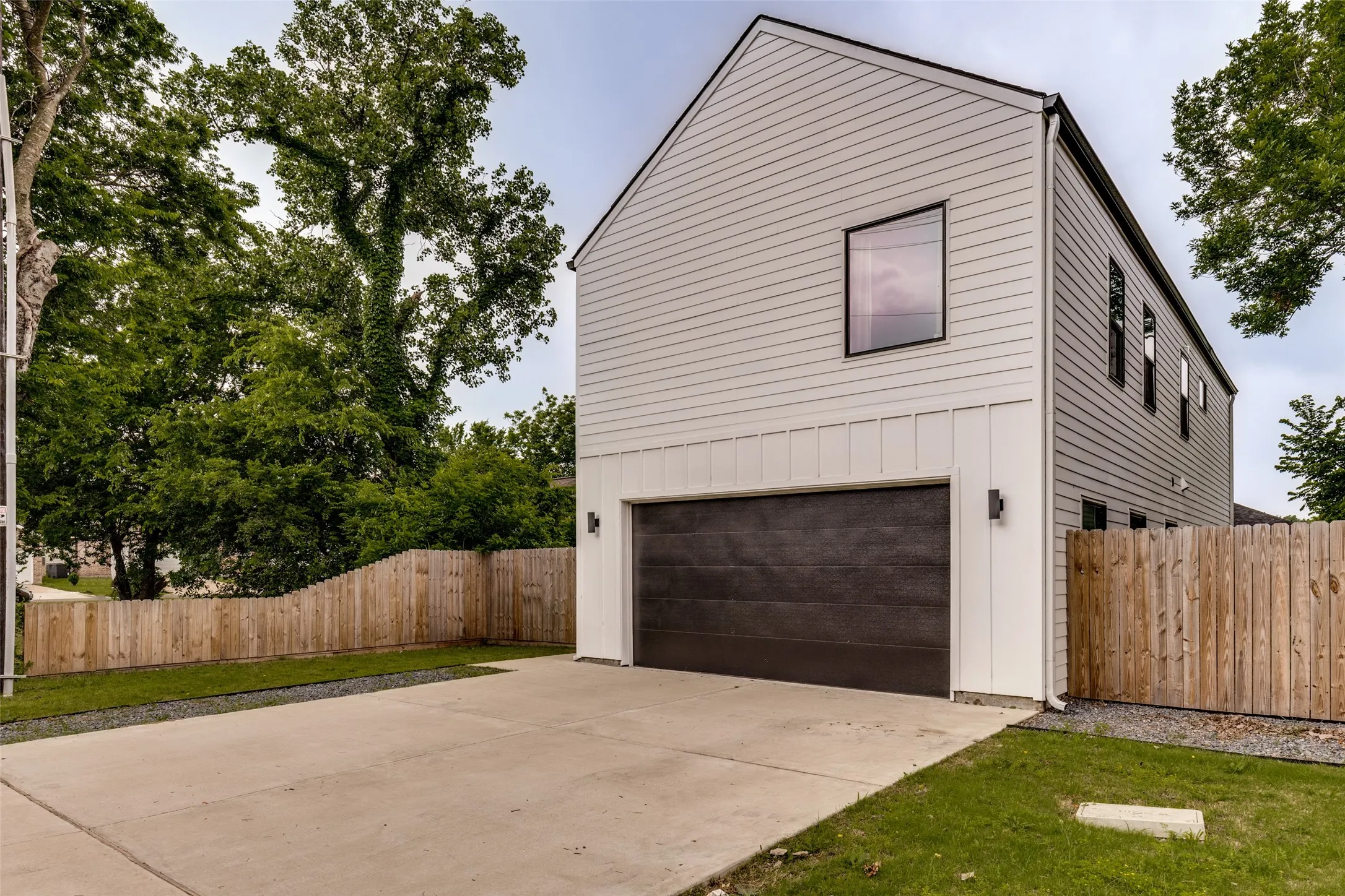 Single Family Residence For Sale in Hunt County , 3308 Houston Street, Greenville, Texas 75401, 4 Bedroom, 3 Bathroom, 2 Garage spaces, 1,970 Sqft, built in 2024, mls#21253461, Real Estate Agent in Greenville, Homes For Sale in Hunt county, Homes For Sale in Greenville, Realtor in Greenville Texas, Real Estate Brokerage Independent Realty Texas, Luminita Cordes Realtor