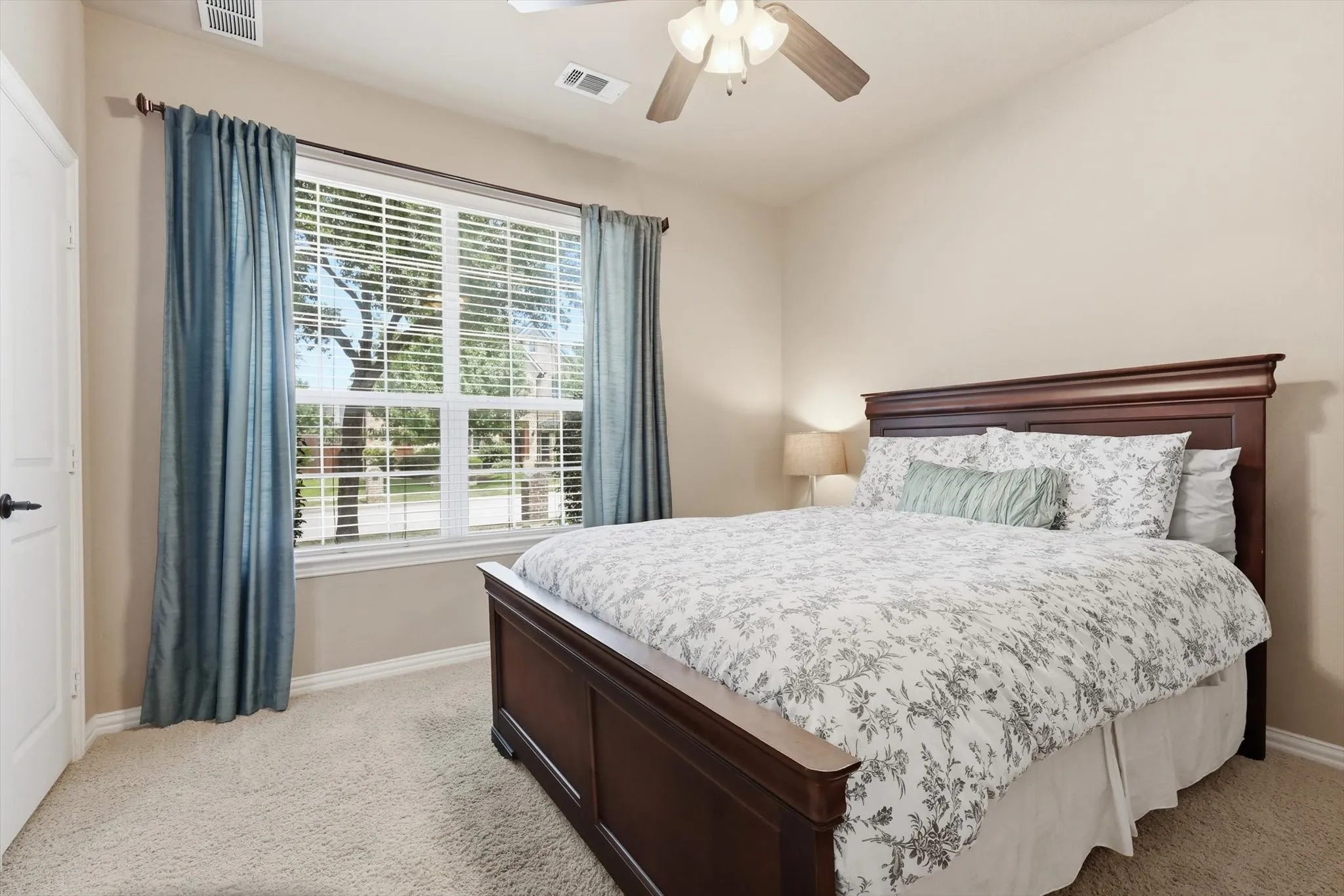 Single Family Residence For Sale in Denton County , 1123 Chestnut Drive, Frisco, Texas 75036, 5 Bedroom, 5 Bathroom, 2 Garage spaces, 3,675 Sqft, built in 2011, Preowned, mls#21252868, Real Estate Agent in Frisco, Homes For Sale in Denton county, Homes For Sale in Frisco, Realtor in Frisco Texas, Real Estate Brokerage Independent Realty Texas, Luminita Cordes Realtor