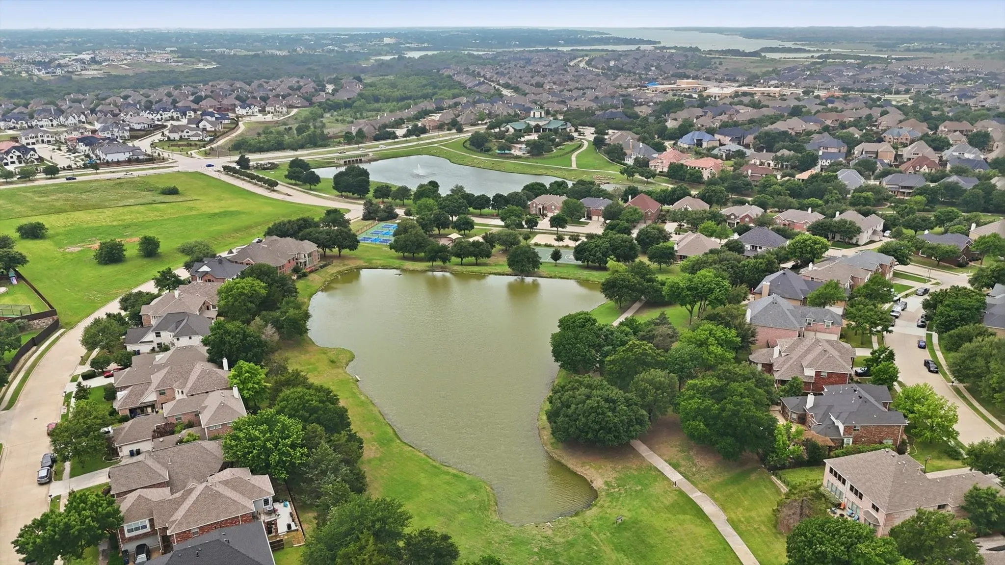 Single Family Residence For Sale in Denton County , 1123 Chestnut Drive, Frisco, Texas 75036, 5 Bedroom, 5 Bathroom, 2 Garage spaces, 3,675 Sqft, built in 2011, Preowned, mls#21252868, Real Estate Agent in Frisco, Homes For Sale in Denton county, Homes For Sale in Frisco, Realtor in Frisco Texas, Real Estate Brokerage Independent Realty Texas, Luminita Cordes Realtor