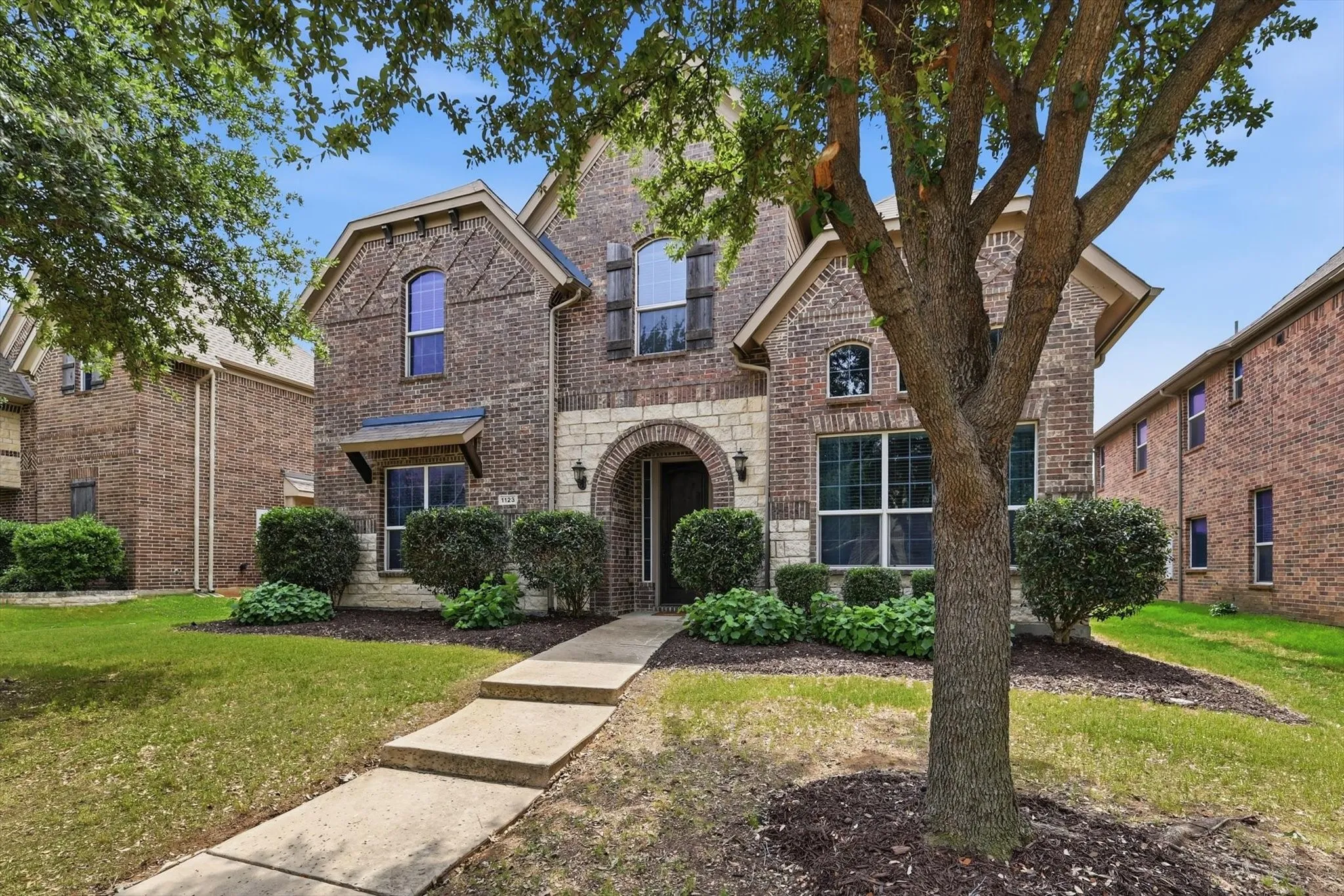 Single Family Residence For Sale in Denton County , 1123 Chestnut Drive, Frisco, Texas 75036, 5 Bedroom, 5 Bathroom, 2 Garage spaces, 3,675 Sqft, built in 2011, Preowned, mls#21252868, Real Estate Agent in Frisco, Homes For Sale in Denton county, Homes For Sale in Frisco, Realtor in Frisco Texas, Real Estate Brokerage Independent Realty Texas, Luminita Cordes Realtor