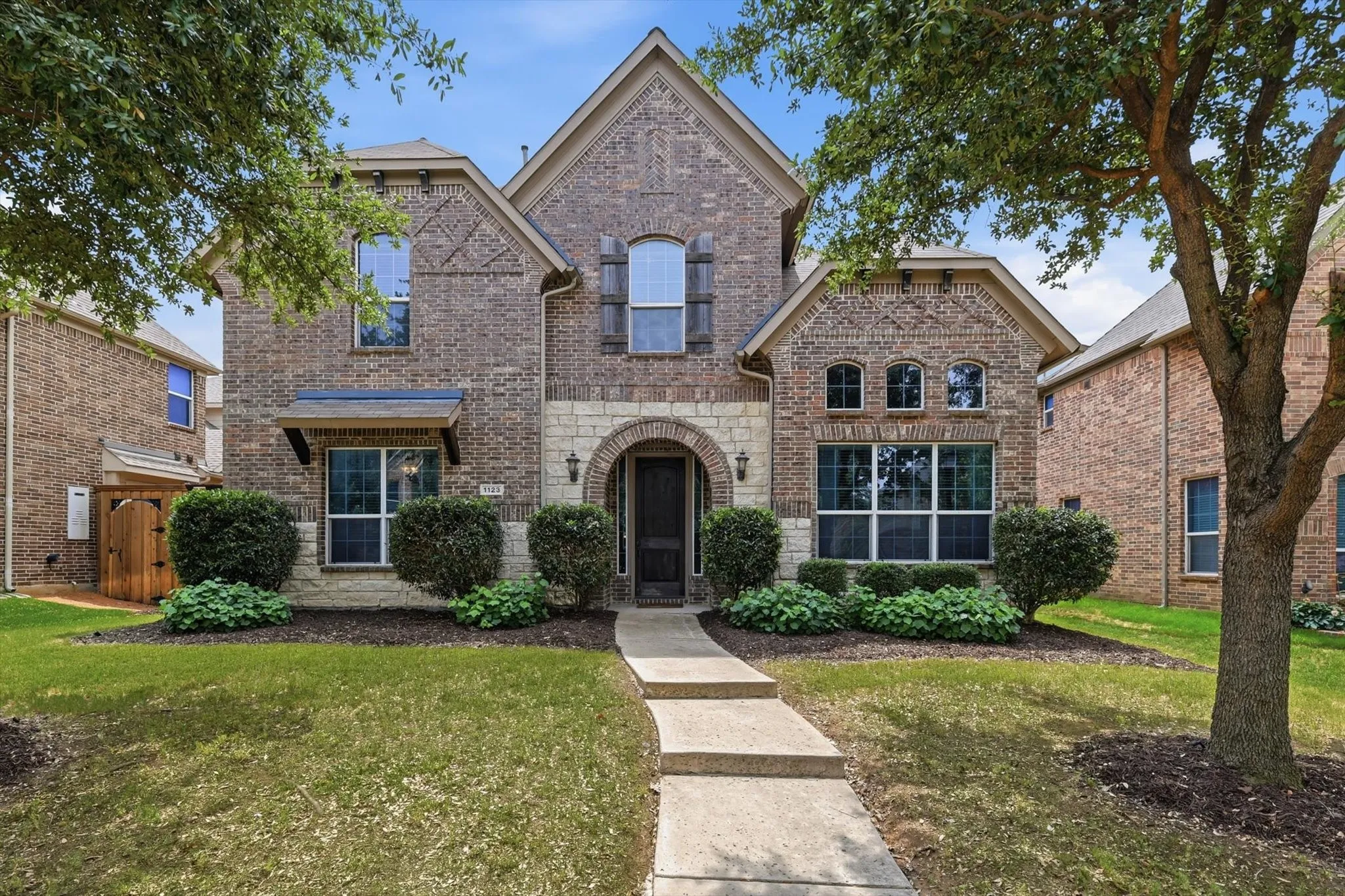 Single Family Residence For Sale in Denton County , 1123 Chestnut Drive, Frisco, Texas 75036, 5 Bedroom, 5 Bathroom, 2 Garage spaces, 3,675 Sqft, built in 2011, Preowned, mls#21252868, Real Estate Agent in Frisco, Homes For Sale in Denton county, Homes For Sale in Frisco, Realtor in Frisco Texas, Real Estate Brokerage Independent Realty Texas, Luminita Cordes Realtor
