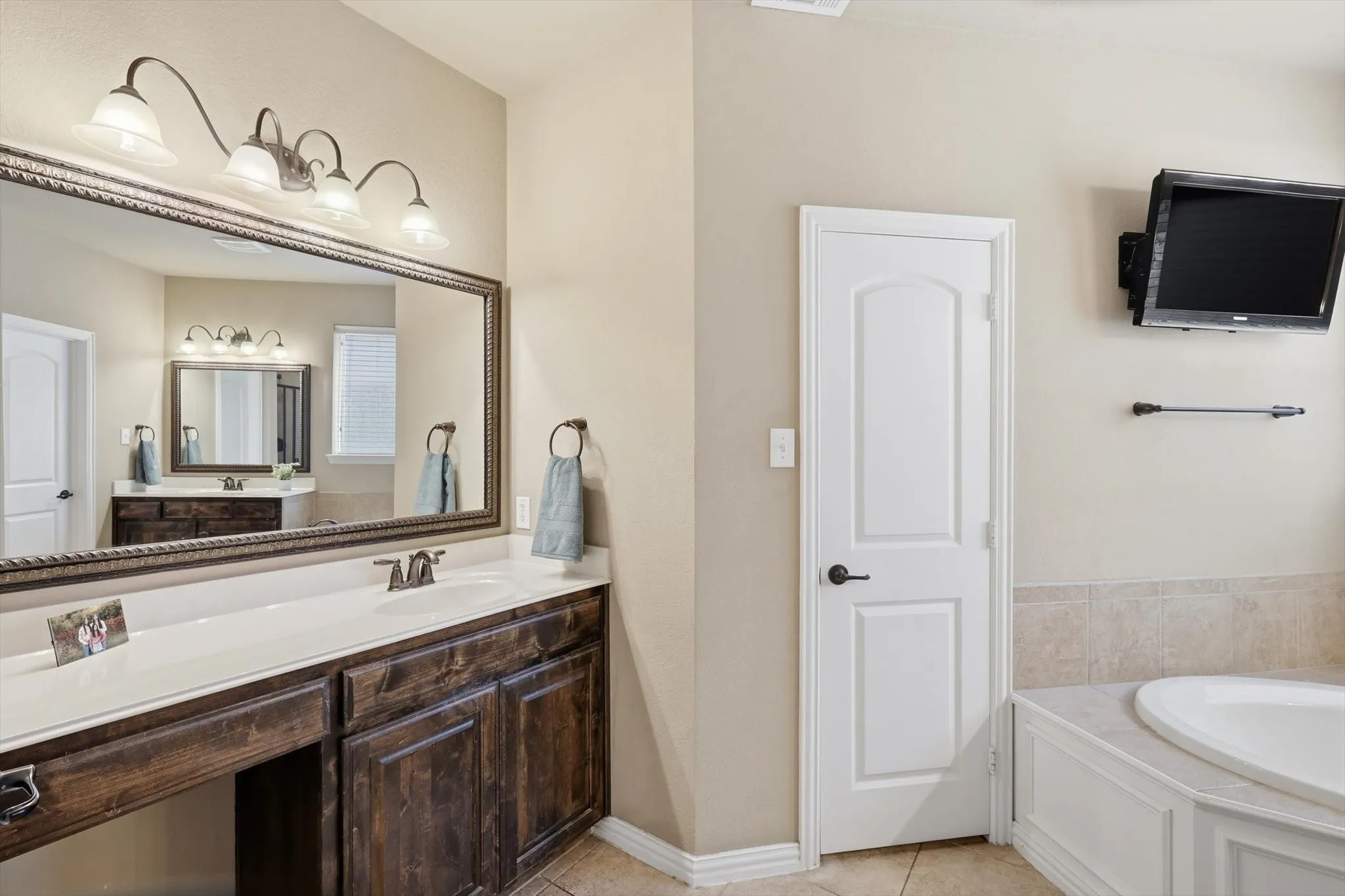 Single Family Residence For Sale in Denton County , 1123 Chestnut Drive, Frisco, Texas 75036, 5 Bedroom, 5 Bathroom, 2 Garage spaces, 3,675 Sqft, built in 2011, Preowned, mls#21252868, Real Estate Agent in Frisco, Homes For Sale in Denton county, Homes For Sale in Frisco, Realtor in Frisco Texas, Real Estate Brokerage Independent Realty Texas, Luminita Cordes Realtor