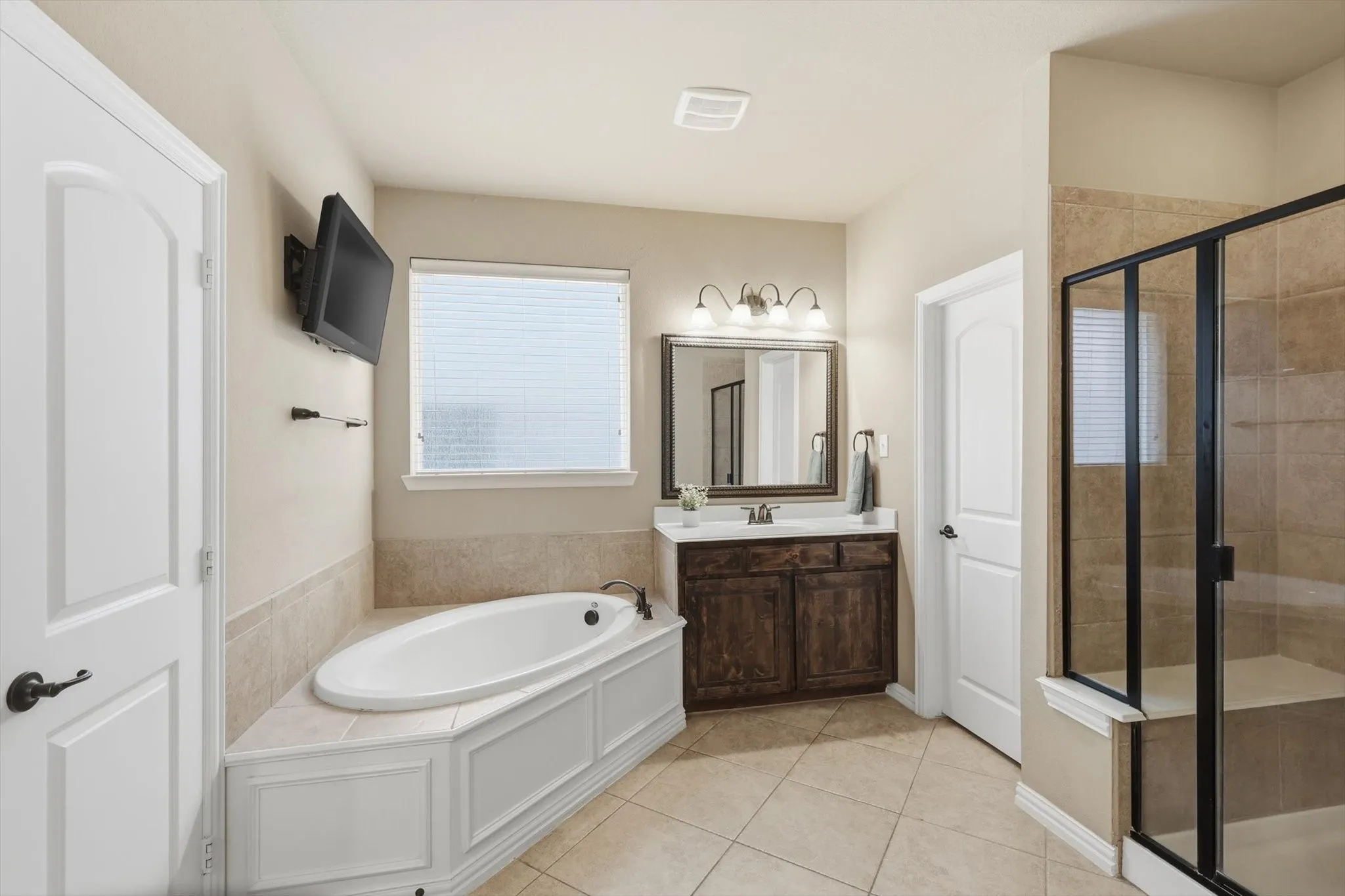 Single Family Residence For Sale in Denton County , 1123 Chestnut Drive, Frisco, Texas 75036, 5 Bedroom, 5 Bathroom, 2 Garage spaces, 3,675 Sqft, built in 2011, Preowned, mls#21252868, Real Estate Agent in Frisco, Homes For Sale in Denton county, Homes For Sale in Frisco, Realtor in Frisco Texas, Real Estate Brokerage Independent Realty Texas, Luminita Cordes Realtor