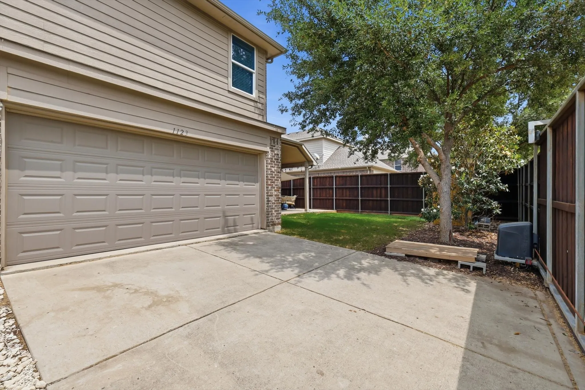 Single Family Residence For Sale in Denton County , 1123 Chestnut Drive, Frisco, Texas 75036, 5 Bedroom, 5 Bathroom, 2 Garage spaces, 3,675 Sqft, built in 2011, Preowned, mls#21252868, Real Estate Agent in Frisco, Homes For Sale in Denton county, Homes For Sale in Frisco, Realtor in Frisco Texas, Real Estate Brokerage Independent Realty Texas, Luminita Cordes Realtor