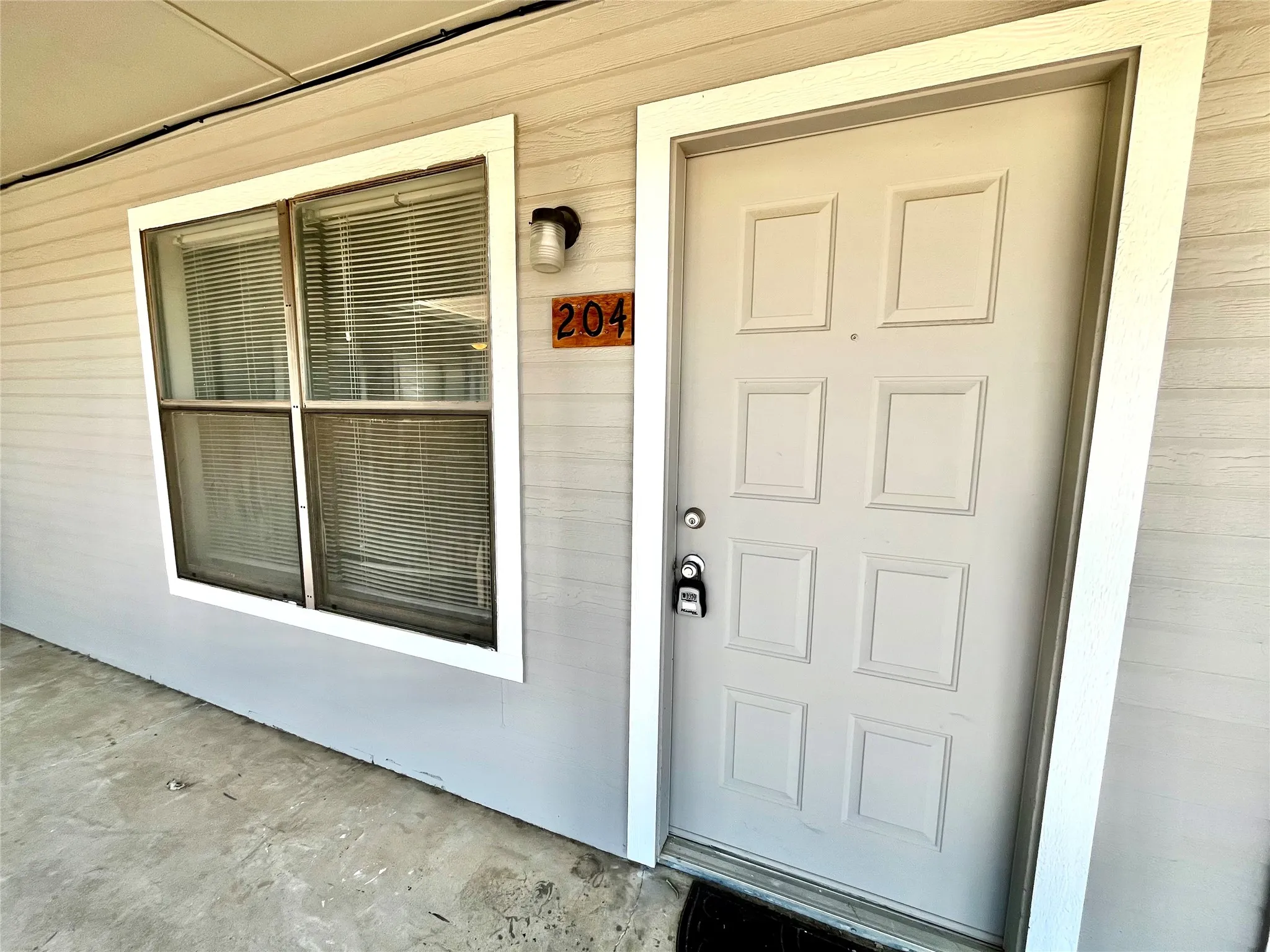 Apartment For Rent in Denton County , 2526 W Prairie Street 204, Denton, Texas 76201, 1 Bedroom, 1 Bathroom, Garage spaces, 420 Sqft, built in 1985, Preowned, mls#21255422, Real Estate Agent in Denton, Homes For Rent in Denton county, Homes For Rent in Denton, Realtor in Denton Texas, Real Estate Brokerage Independent Realty Texas, Luminita Cordes Realtor