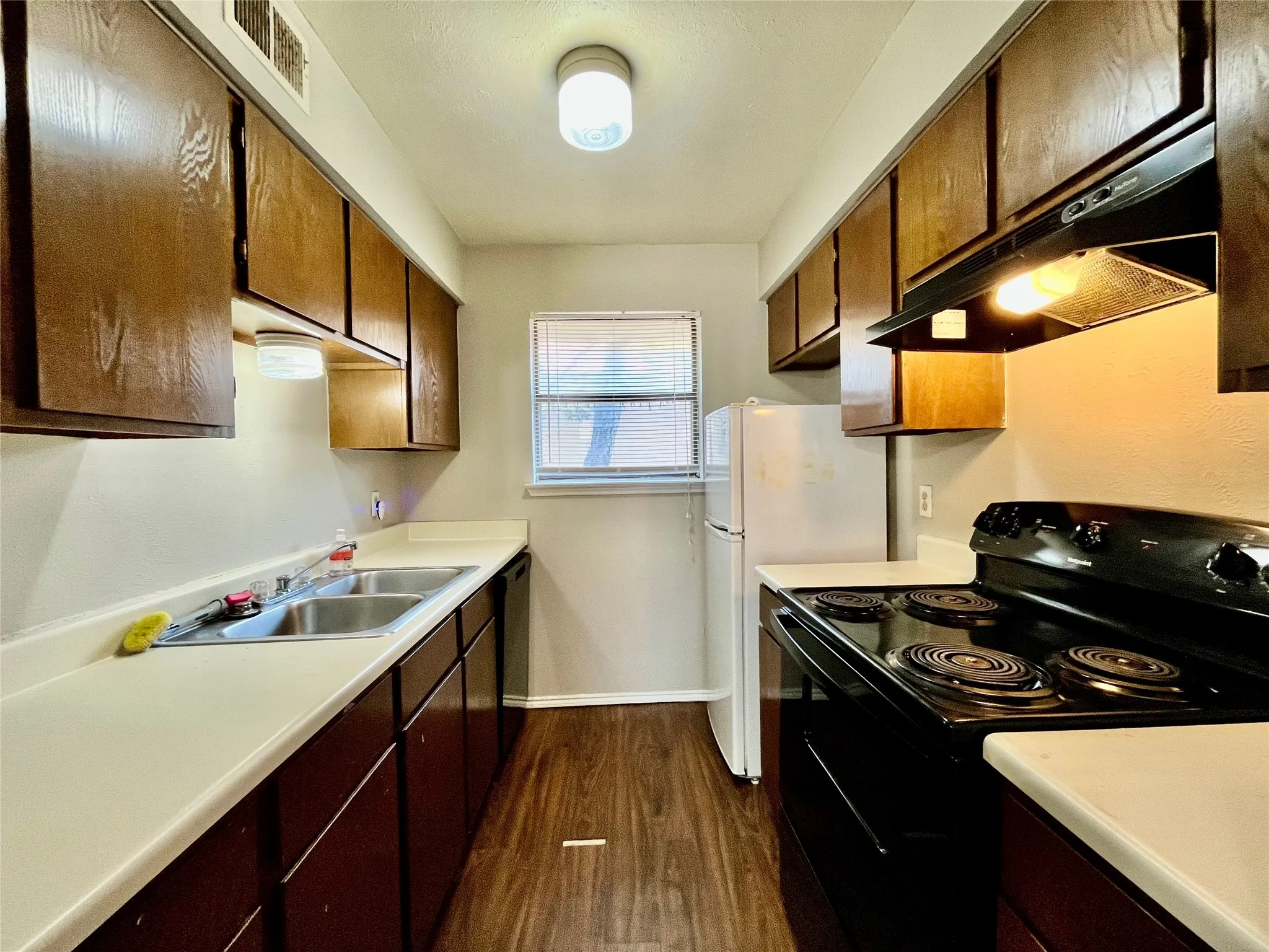 Apartment For Rent in Denton County , 2526 W Prairie Street 204, Denton, Texas 76201, 1 Bedroom, 1 Bathroom, Garage spaces, 420 Sqft, built in 1985, Preowned, mls#21255422, Real Estate Agent in Denton, Homes For Rent in Denton county, Homes For Rent in Denton, Realtor in Denton Texas, Real Estate Brokerage Independent Realty Texas, Luminita Cordes Realtor