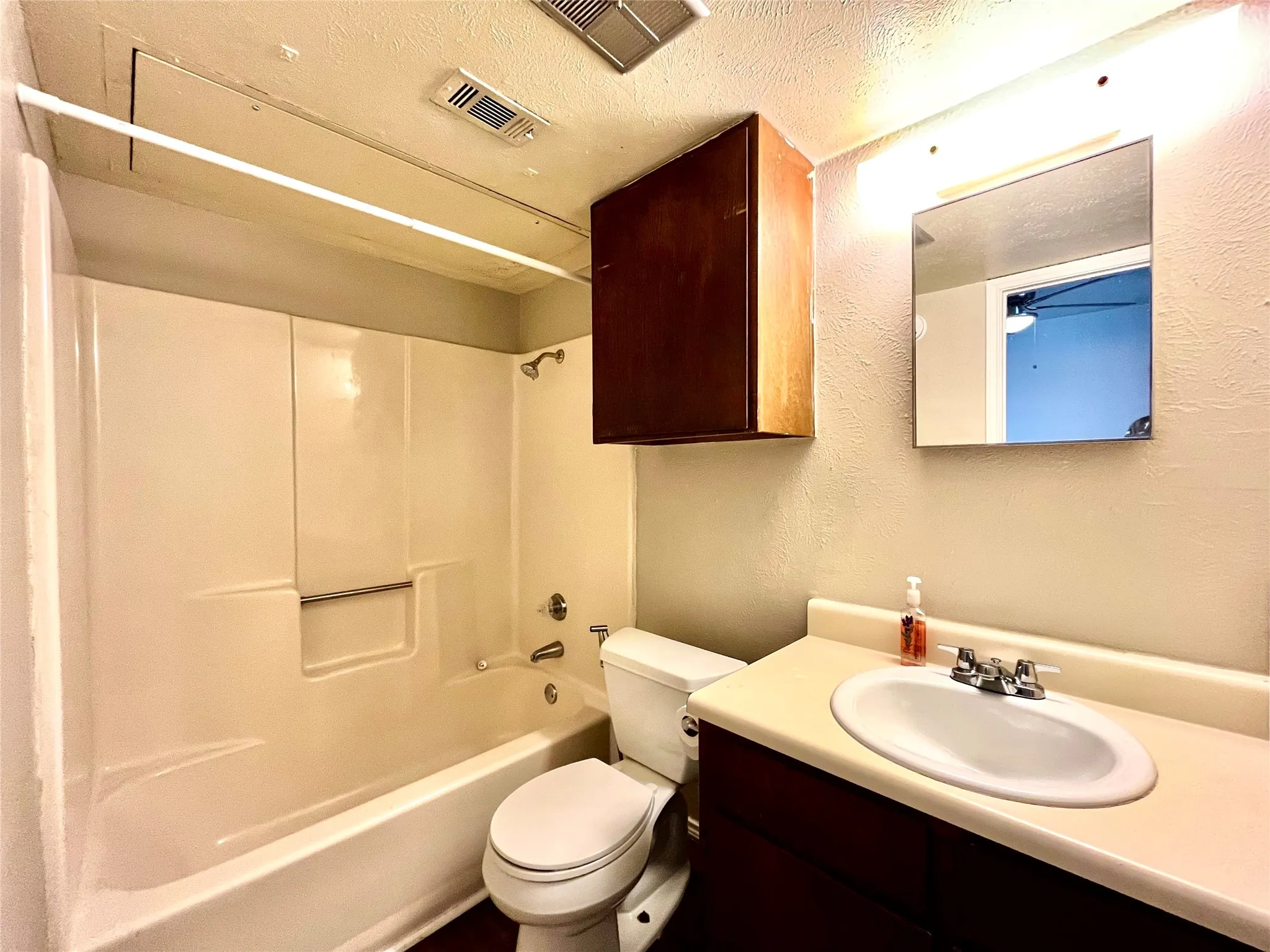 Apartment For Rent in Denton County , 2526 W Prairie Street 204, Denton, Texas 76201, 1 Bedroom, 1 Bathroom, Garage spaces, 420 Sqft, built in 1985, Preowned, mls#21255422, Real Estate Agent in Denton, Homes For Rent in Denton county, Homes For Rent in Denton, Realtor in Denton Texas, Real Estate Brokerage Independent Realty Texas, Luminita Cordes Realtor