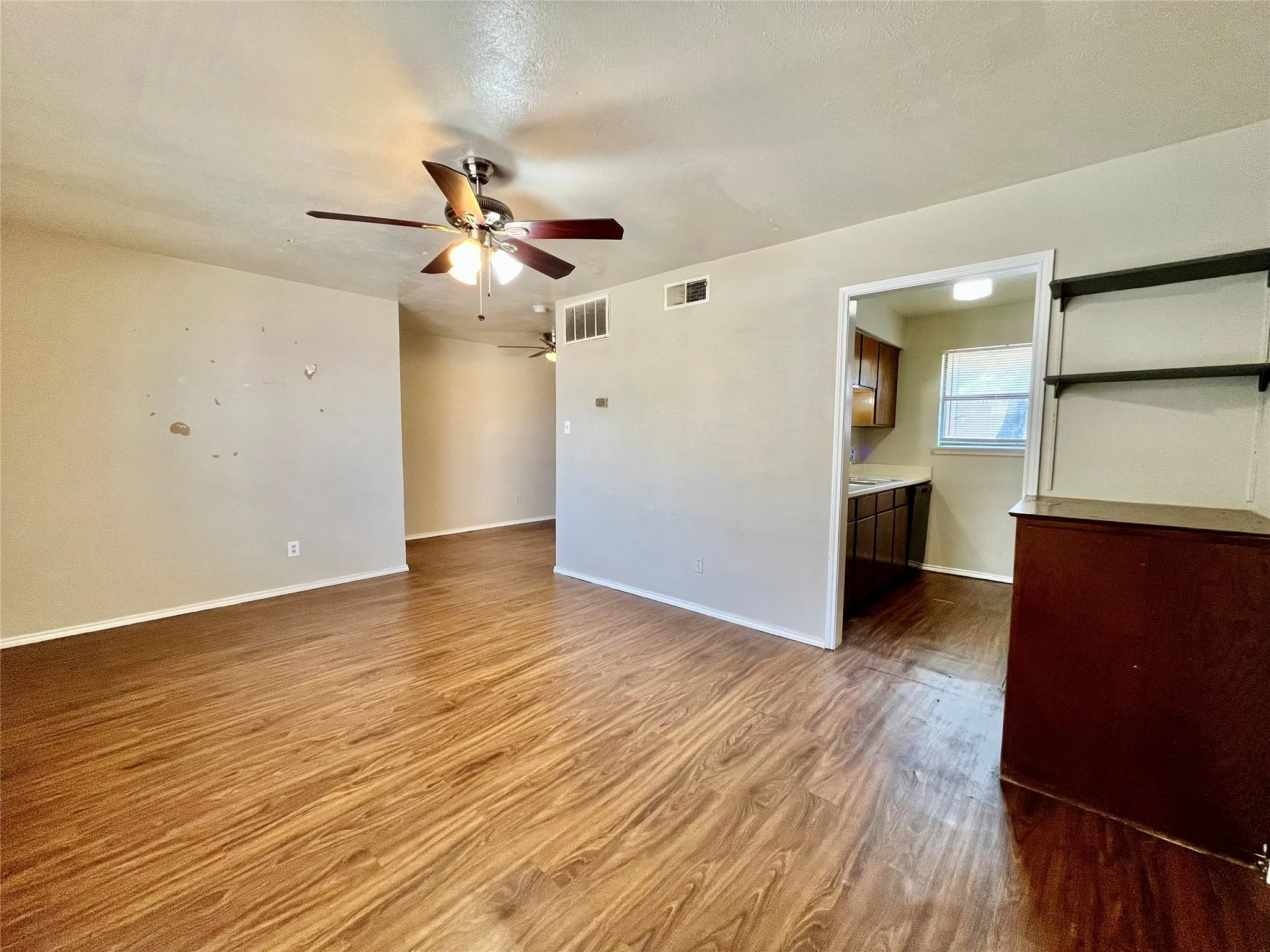 Apartment For Rent in Denton County , 2526 W Prairie Street 204, Denton, Texas 76201, 1 Bedroom, 1 Bathroom, Garage spaces, 420 Sqft, built in 1985, Preowned, mls#21255422, Real Estate Agent in Denton, Homes For Rent in Denton county, Homes For Rent in Denton, Realtor in Denton Texas, Real Estate Brokerage Independent Realty Texas, Luminita Cordes Realtor