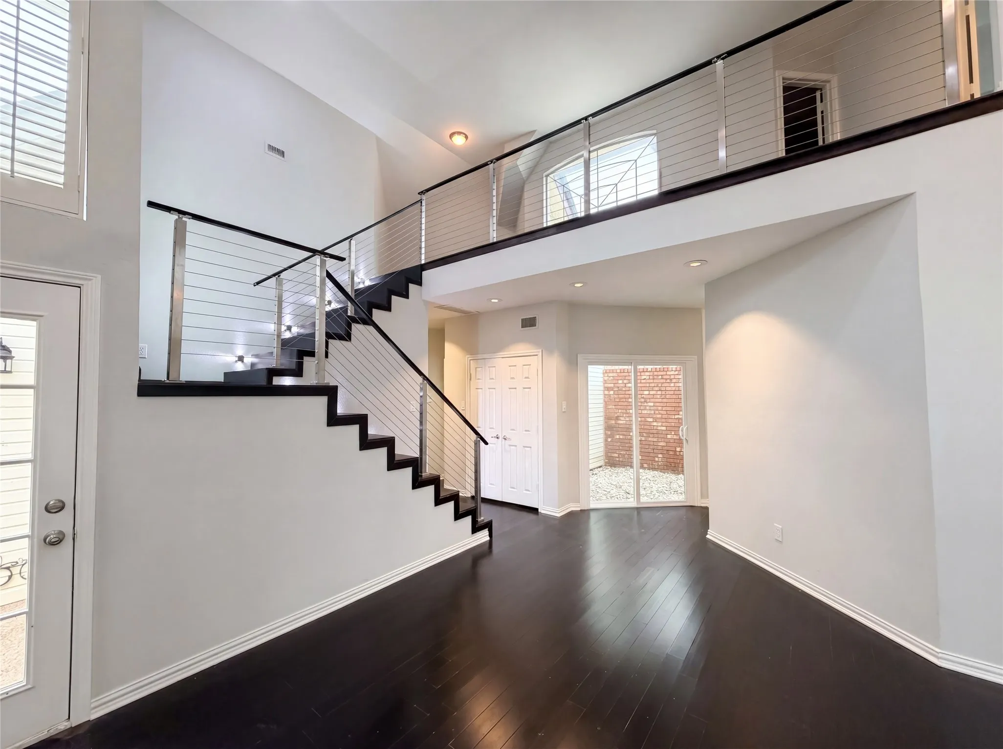 Single Family Residence For Sale in Dallas County , 7707 Windmere Court, Irving, Texas 75063, 3 Bedroom, 3 Bathroom, 2 Garage spaces, 2,031 Sqft, built in 1987, Preowned, mls#21255415, Real Estate Agent in Irving, Homes For Sale in Dallas county, Homes For Sale in Irving, Realtor in Irving Texas, Real Estate Brokerage Independent Realty Texas, Luminita Cordes Realtor