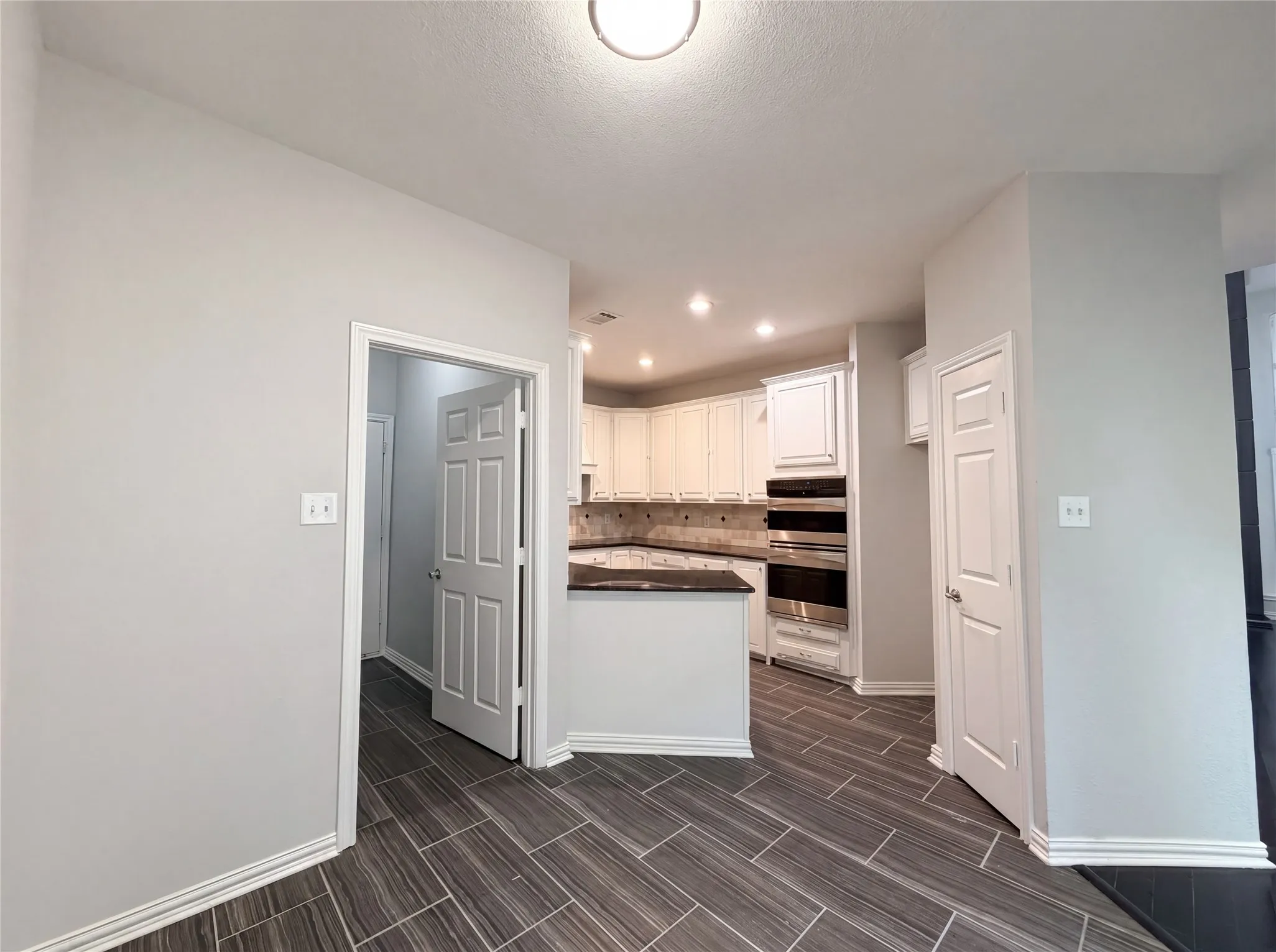 Single Family Residence For Sale in Dallas County , 7707 Windmere Court, Irving, Texas 75063, 3 Bedroom, 3 Bathroom, 2 Garage spaces, 2,031 Sqft, built in 1987, Preowned, mls#21255415, Real Estate Agent in Irving, Homes For Sale in Dallas county, Homes For Sale in Irving, Realtor in Irving Texas, Real Estate Brokerage Independent Realty Texas, Luminita Cordes Realtor