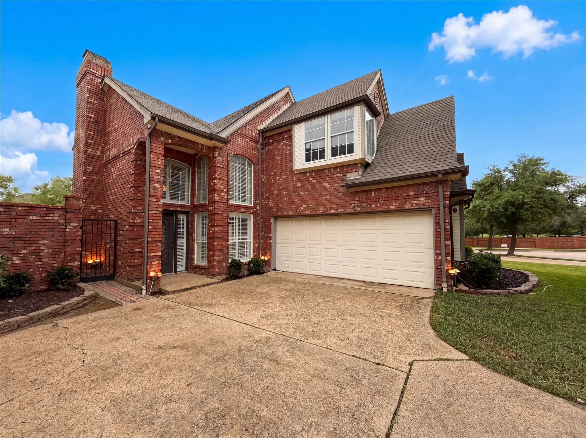 Single Family Residence For Sale in Dallas County , 7707 Windmere Court, Irving, Texas 75063, 3 Bedroom, 3 Bathroom, 2 Garage spaces, 2,031 Sqft, built in 1987, Preowned, mls#21255415, Real Estate Agent in Irving, Homes For Sale in Dallas county, Homes For Sale in Irving, Realtor in Irving Texas, Real Estate Brokerage Independent Realty Texas, Luminita Cordes Realtor