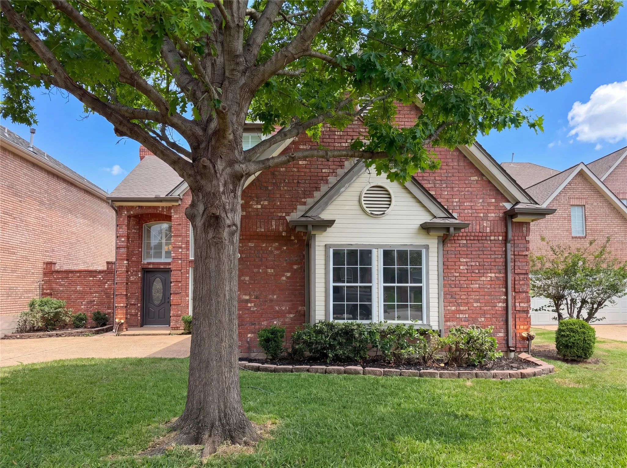 Single Family Residence For Sale in Dallas County , 7707 Windmere Court, Irving, Texas 75063, 3 Bedroom, 3 Bathroom, 2 Garage spaces, 2,031 Sqft, built in 1987, Preowned, mls#21255415, Real Estate Agent in Irving, Homes For Sale in Dallas county, Homes For Sale in Irving, Realtor in Irving Texas, Real Estate Brokerage Independent Realty Texas, Luminita Cordes Realtor