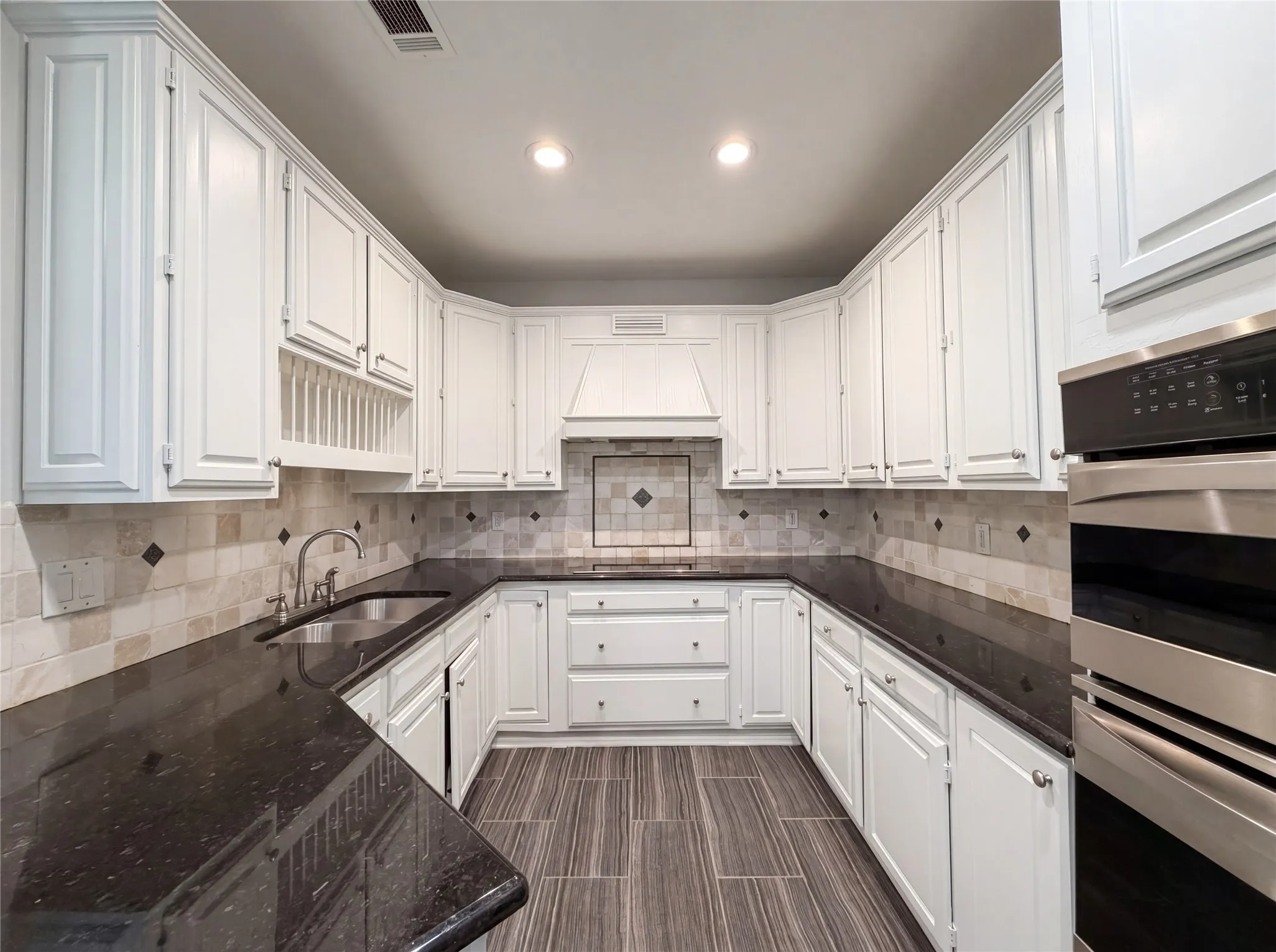 Single Family Residence For Sale in Dallas County , 7707 Windmere Court, Irving, Texas 75063, 3 Bedroom, 3 Bathroom, 2 Garage spaces, 2,031 Sqft, built in 1987, Preowned, mls#21255415, Real Estate Agent in Irving, Homes For Sale in Dallas county, Homes For Sale in Irving, Realtor in Irving Texas, Real Estate Brokerage Independent Realty Texas, Luminita Cordes Realtor
