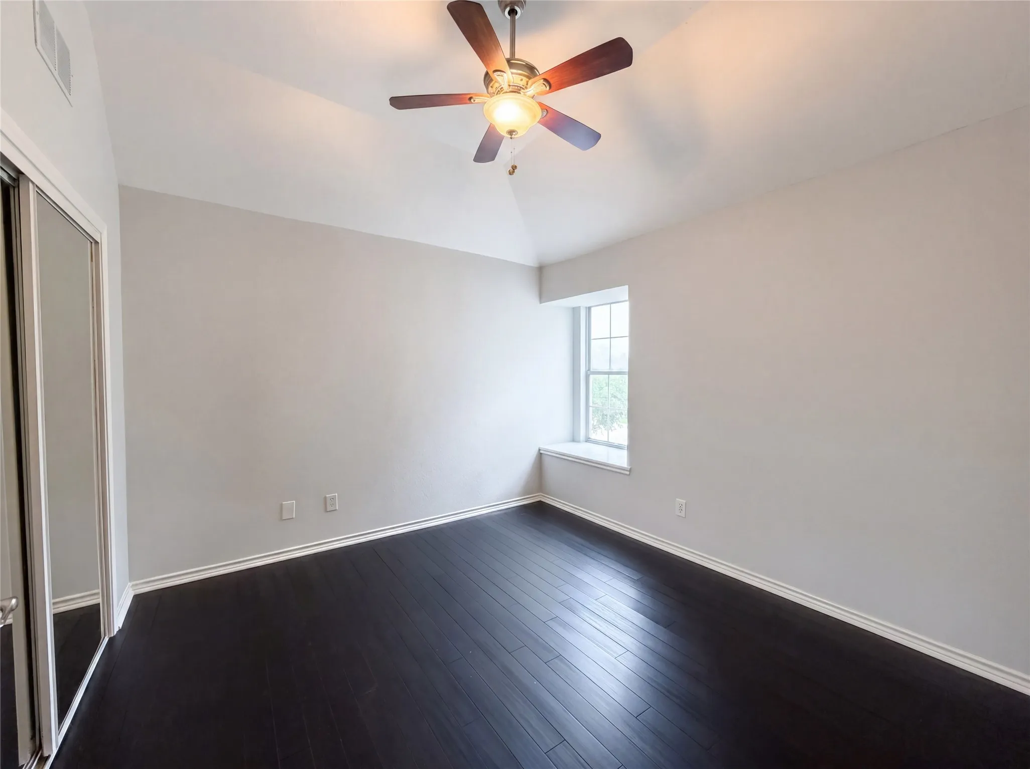 Single Family Residence For Sale in Dallas County , 7707 Windmere Court, Irving, Texas 75063, 3 Bedroom, 3 Bathroom, 2 Garage spaces, 2,031 Sqft, built in 1987, Preowned, mls#21255415, Real Estate Agent in Irving, Homes For Sale in Dallas county, Homes For Sale in Irving, Realtor in Irving Texas, Real Estate Brokerage Independent Realty Texas, Luminita Cordes Realtor