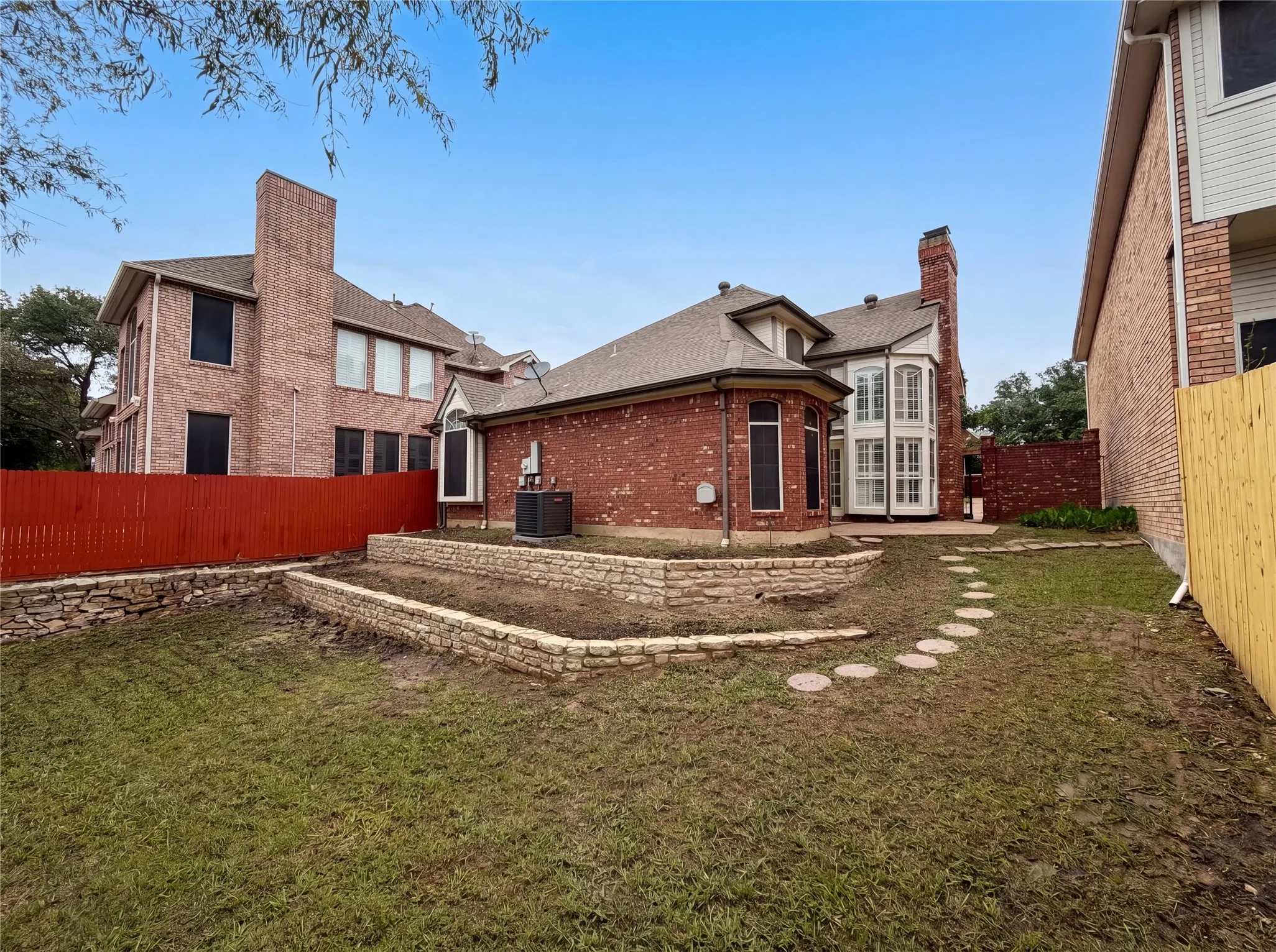 Single Family Residence For Sale in Dallas County , 7707 Windmere Court, Irving, Texas 75063, 3 Bedroom, 3 Bathroom, 2 Garage spaces, 2,031 Sqft, built in 1987, Preowned, mls#21255415, Real Estate Agent in Irving, Homes For Sale in Dallas county, Homes For Sale in Irving, Realtor in Irving Texas, Real Estate Brokerage Independent Realty Texas, Luminita Cordes Realtor