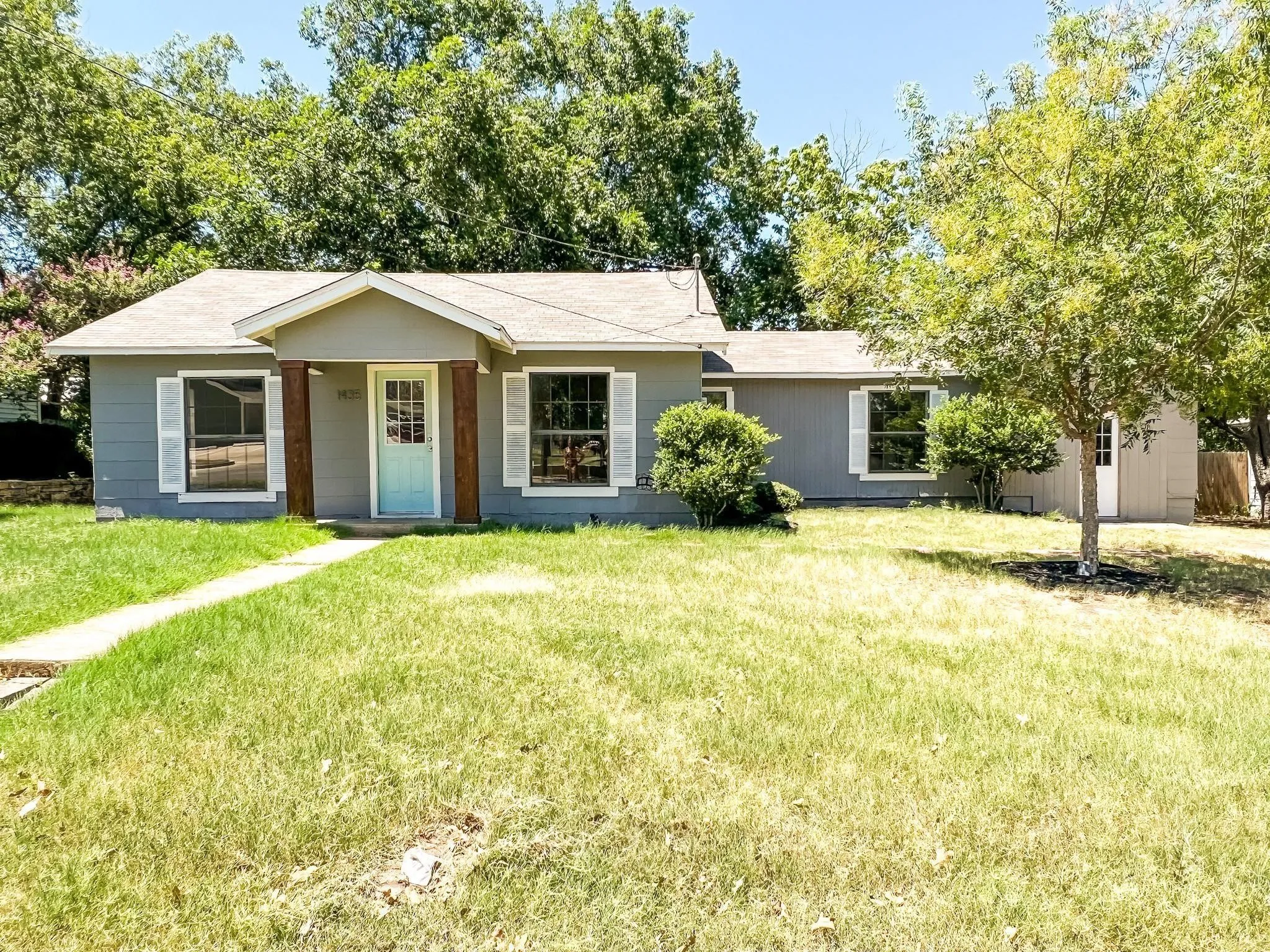 For Sale in Erath County , 1425-1435 Groesbeck Street, Stephenville, Texas 76401, 6 Bedroom, 2 Bathroom, Garage spaces, 2,516 Sqft, built in 1954, Preowned, mls#21253345, Real Estate Agent in Stephenville, Homes For Sale in Erath county, Homes For Sale in Stephenville, Realtor in Stephenville Texas, Real Estate Brokerage Independent Realty Texas, Luminita Cordes Realtor