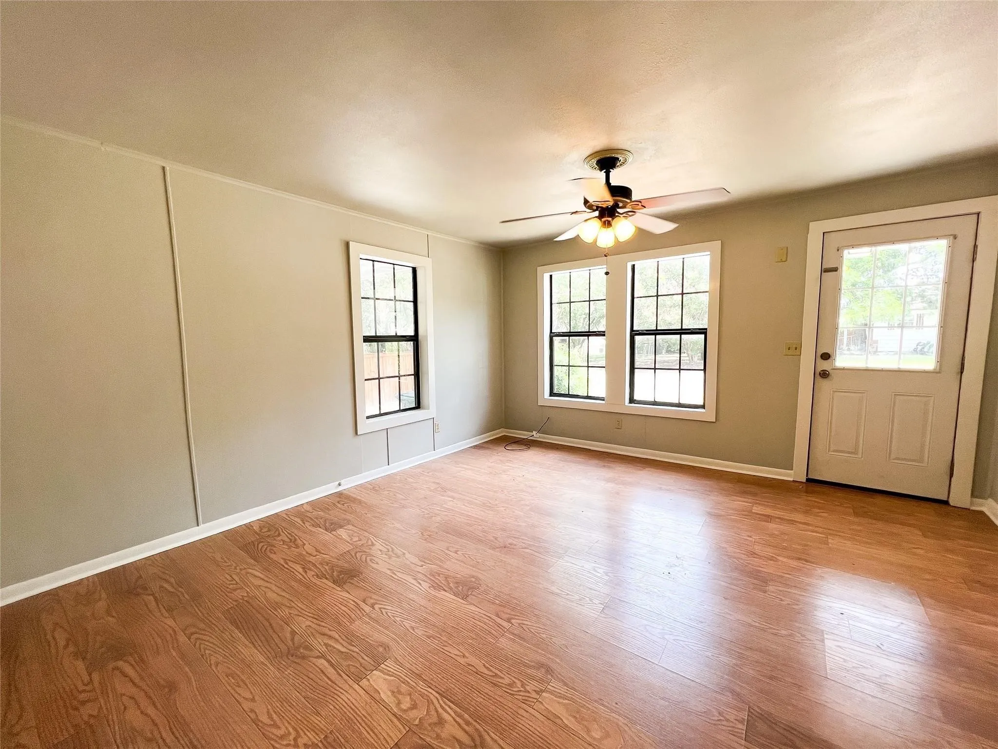 For Sale in Erath County , 1425-1435 Groesbeck Street, Stephenville, Texas 76401, 6 Bedroom, 2 Bathroom, Garage spaces, 2,516 Sqft, built in 1954, Preowned, mls#21253345, Real Estate Agent in Stephenville, Homes For Sale in Erath county, Homes For Sale in Stephenville, Realtor in Stephenville Texas, Real Estate Brokerage Independent Realty Texas, Luminita Cordes Realtor