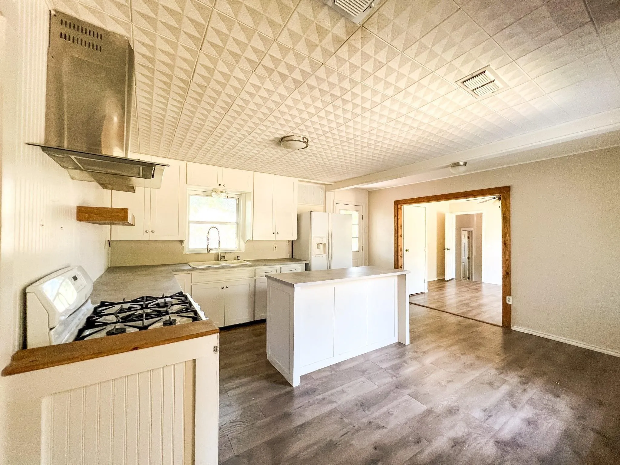 For Sale in Erath County , 1425-1435 Groesbeck Street, Stephenville, Texas 76401, 6 Bedroom, 2 Bathroom, Garage spaces, 2,516 Sqft, built in 1954, Preowned, mls#21253345, Real Estate Agent in Stephenville, Homes For Sale in Erath county, Homes For Sale in Stephenville, Realtor in Stephenville Texas, Real Estate Brokerage Independent Realty Texas, Luminita Cordes Realtor