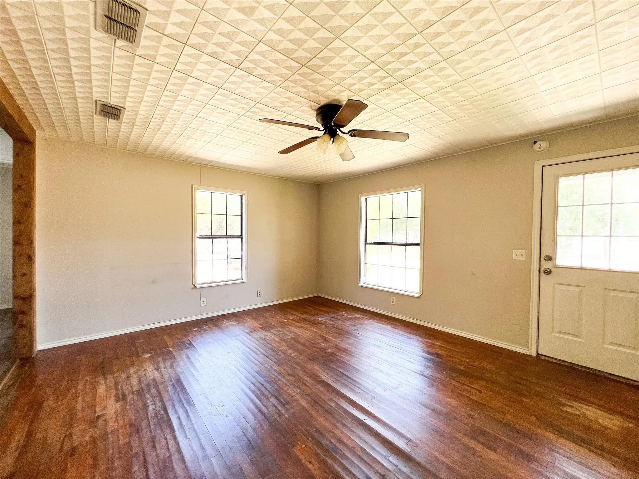 For Sale in Erath County , 1425-1435 Groesbeck Street, Stephenville, Texas 76401, 6 Bedroom, 2 Bathroom, Garage spaces, 2,516 Sqft, built in 1954, Preowned, mls#21253345, Real Estate Agent in Stephenville, Homes For Sale in Erath county, Homes For Sale in Stephenville, Realtor in Stephenville Texas, Real Estate Brokerage Independent Realty Texas, Luminita Cordes Realtor