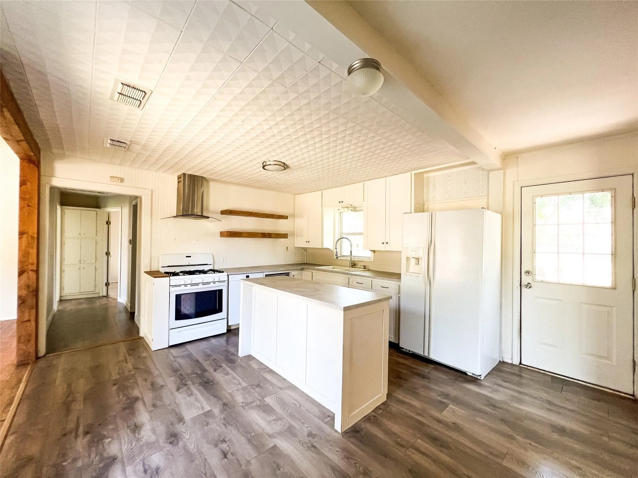 For Sale in Erath County , 1425-1435 Groesbeck Street, Stephenville, Texas 76401, 6 Bedroom, 2 Bathroom, Garage spaces, 2,516 Sqft, built in 1954, Preowned, mls#21253345, Real Estate Agent in Stephenville, Homes For Sale in Erath county, Homes For Sale in Stephenville, Realtor in Stephenville Texas, Real Estate Brokerage Independent Realty Texas, Luminita Cordes Realtor