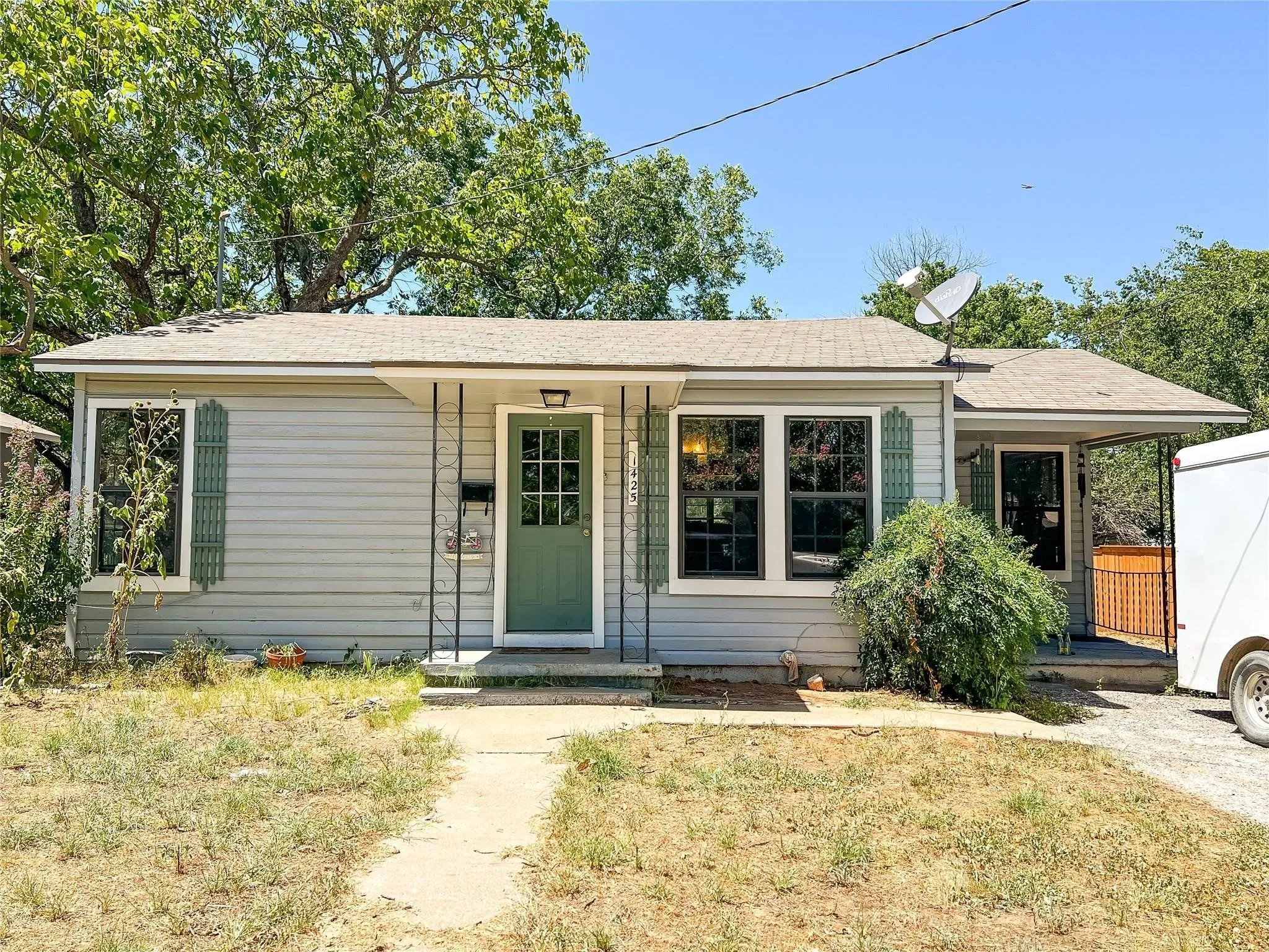For Sale in Erath County , 1425-1435 Groesbeck Street, Stephenville, Texas 76401, 6 Bedroom, 2 Bathroom, Garage spaces, 2,516 Sqft, built in 1954, Preowned, mls#21253345, Real Estate Agent in Stephenville, Homes For Sale in Erath county, Homes For Sale in Stephenville, Realtor in Stephenville Texas, Real Estate Brokerage Independent Realty Texas, Luminita Cordes Realtor