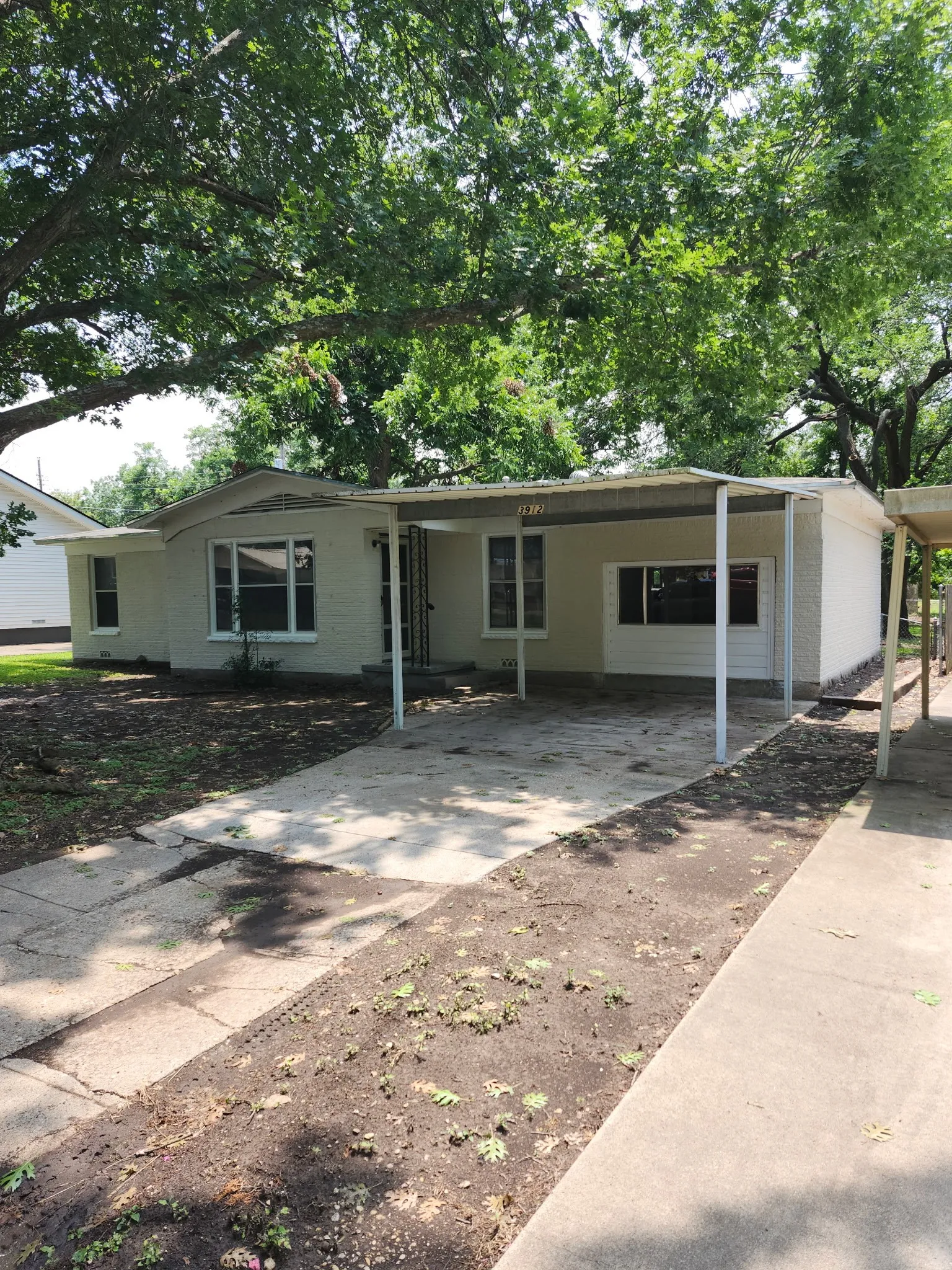 Single Family Residence For Sale in Mc Lennan County , 3912 N 22ND Street, Waco, Texas 76708, 4 Bedroom, 2 Bathroom, Garage spaces, 1,427 Sqft, built in 1957, Preowned, mls#21255430, Real Estate Agent in Waco, Homes For Sale in Mc Lennan county, Homes For Sale in Waco, Realtor in Waco Texas, Real Estate Brokerage Independent Realty Texas, Luminita Cordes Realtor
