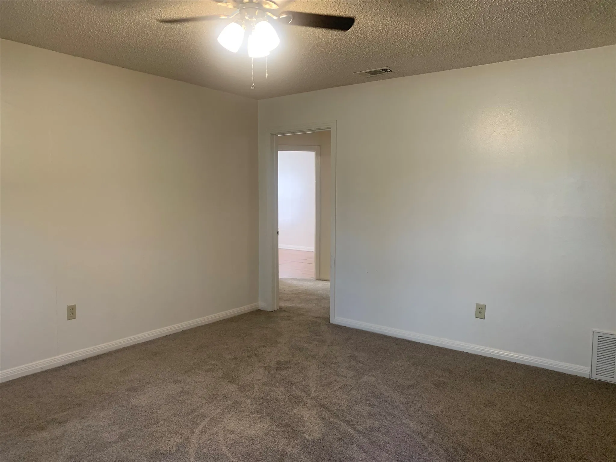 Single Family Residence For Sale in Mc Lennan County , 3912 N 22ND Street, Waco, Texas 76708, 4 Bedroom, 2 Bathroom, Garage spaces, 1,427 Sqft, built in 1957, Preowned, mls#21255430, Real Estate Agent in Waco, Homes For Sale in Mc Lennan county, Homes For Sale in Waco, Realtor in Waco Texas, Real Estate Brokerage Independent Realty Texas, Luminita Cordes Realtor