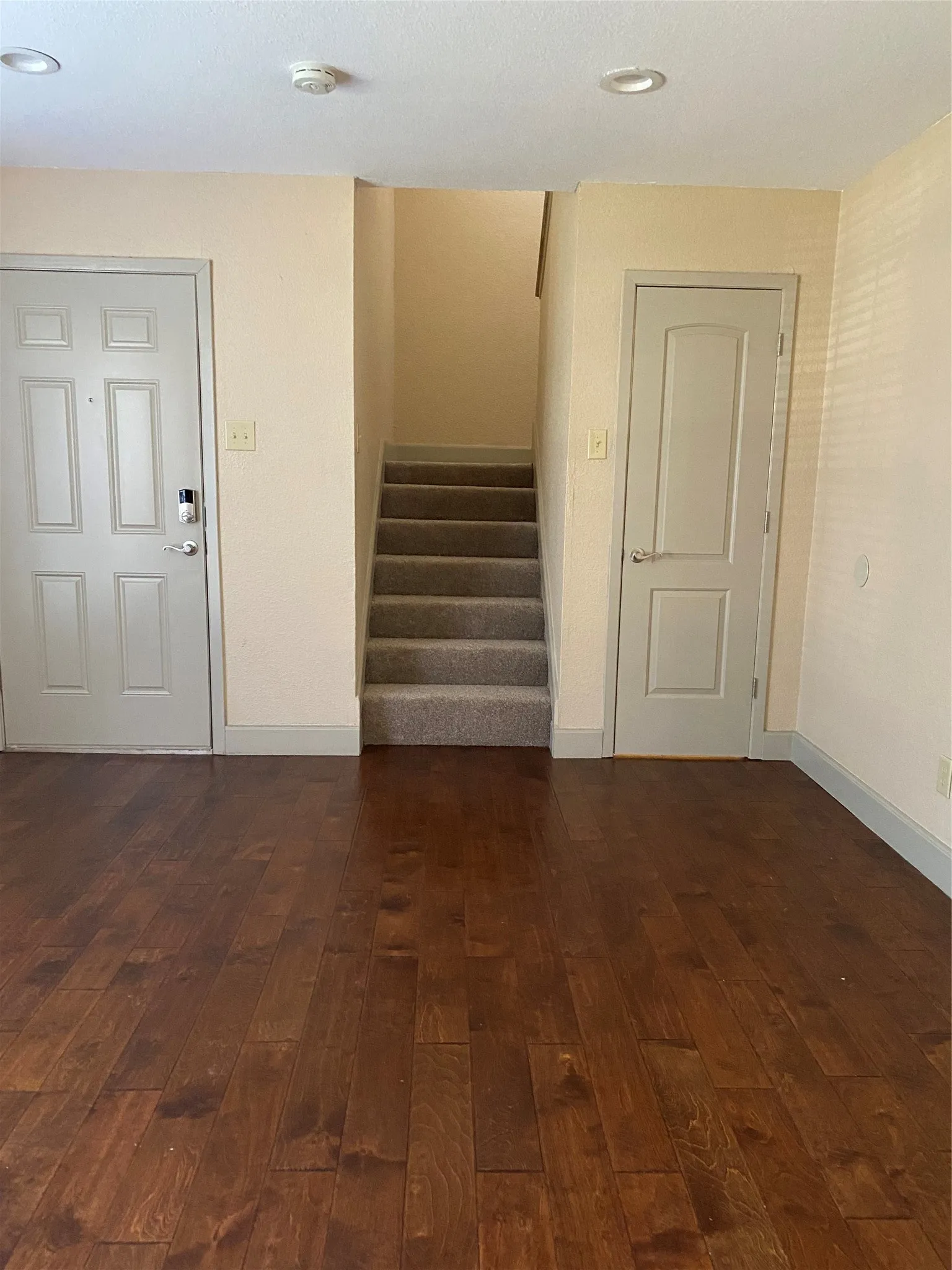 Duplex For Rent in Collin County , 7720 Kings Ridge Road, Frisco, Texas 75035, 3 Bedrooms, 3 Bathrooms, 2 Garage spaces, 1,211 Sqft, built in 1984, Preowned, Price $1,990, mls#21255436, Real Estate Agent in Frisco, Homes For Rent in Collin county, Homes For Rent in Frisco, Realtor in Frisco Texas, Real Estate Brokerage Independent Realty Texas, Luminita Cordes Realtor