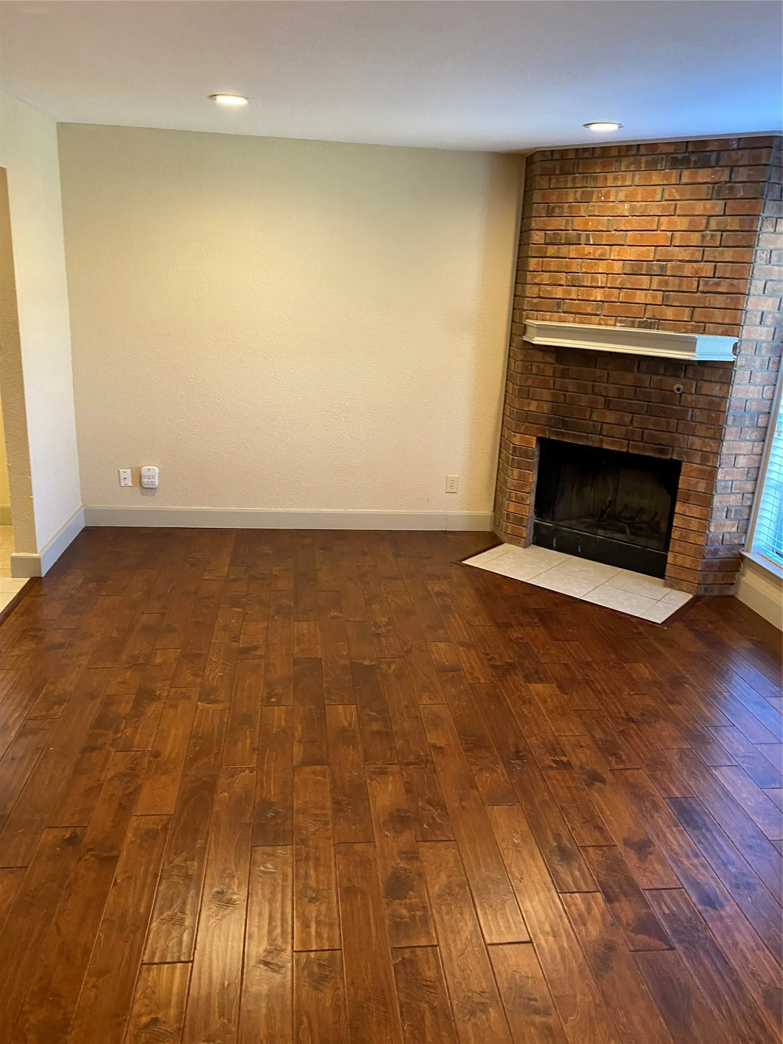Duplex For Rent in Collin County , 7720 Kings Ridge Road, Frisco, Texas 75035, 3 Bedrooms, 3 Bathrooms, 2 Garage spaces, 1,211 Sqft, built in 1984, Preowned, Price $1,990, mls#21255436, Real Estate Agent in Frisco, Homes For Rent in Collin county, Homes For Rent in Frisco, Realtor in Frisco Texas, Real Estate Brokerage Independent Realty Texas, Luminita Cordes Realtor