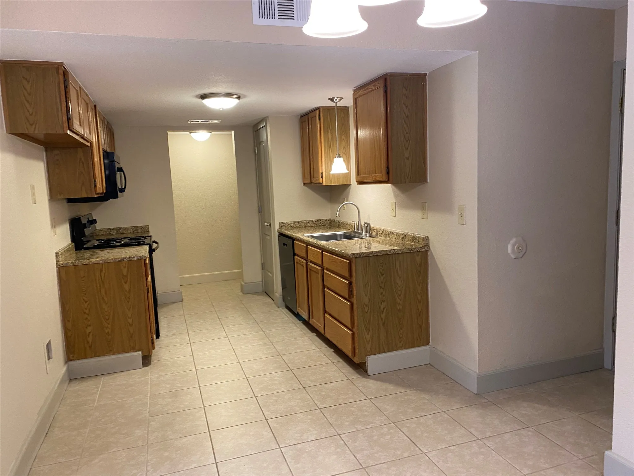 Duplex For Rent in Collin County , 7720 Kings Ridge Road, Frisco, Texas 75035, 3 Bedrooms, 3 Bathrooms, 2 Garage spaces, 1,211 Sqft, built in 1984, Preowned, Price $1,990, mls#21255436, Real Estate Agent in Frisco, Homes For Rent in Collin county, Homes For Rent in Frisco, Realtor in Frisco Texas, Real Estate Brokerage Independent Realty Texas, Luminita Cordes Realtor