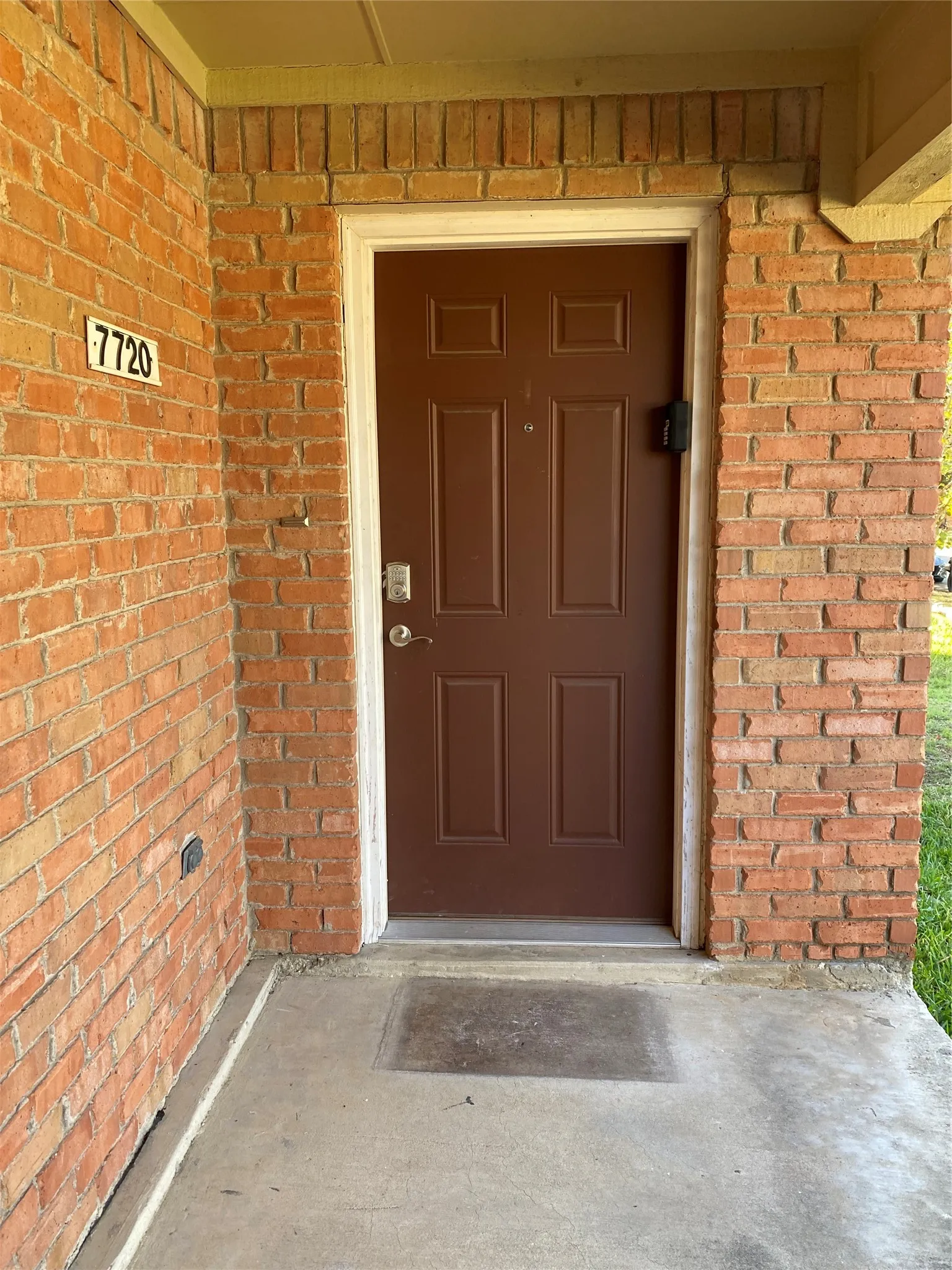 Duplex For Rent in Collin County , 7720 Kings Ridge Road, Frisco, Texas 75035, 3 Bedrooms, 3 Bathrooms, 2 Garage spaces, 1,211 Sqft, built in 1984, Preowned, Price $1,990, mls#21255436, Real Estate Agent in Frisco, Homes For Rent in Collin county, Homes For Rent in Frisco, Realtor in Frisco Texas, Real Estate Brokerage Independent Realty Texas, Luminita Cordes Realtor