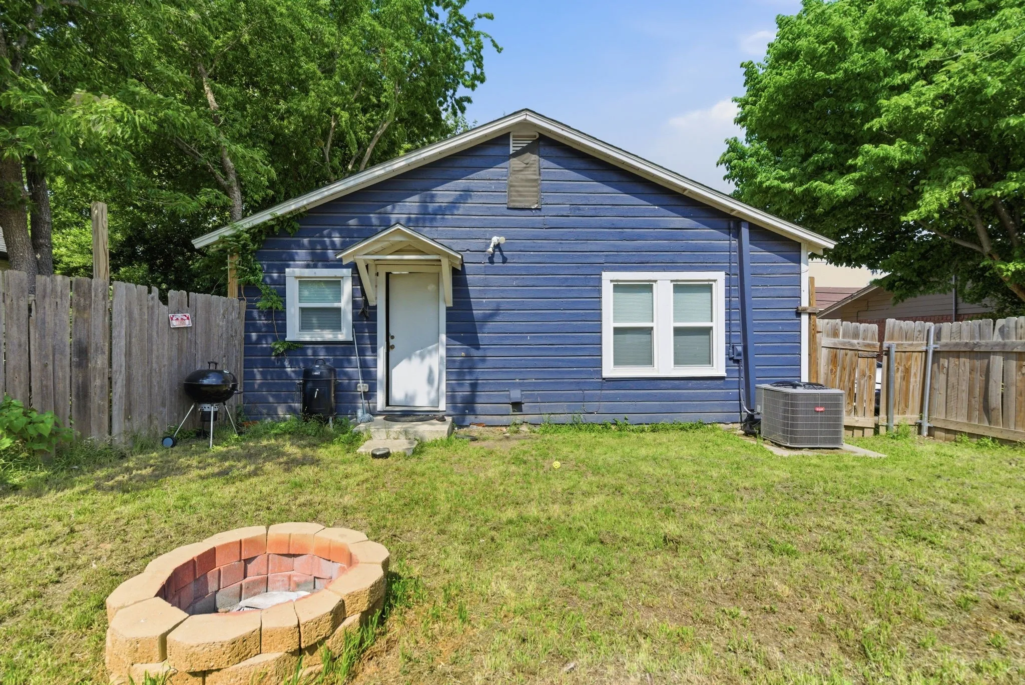 For Sale in Erath County , 632 N Ollie Street, Stephenville, Texas 76401, 2 Bedroom, 1 Bathroom, Garage spaces, 0 Sqft, built in 1947, Preowned, mls#21247901, Real Estate Agent in Stephenville, Homes For Sale in Erath county, Homes For Sale in Stephenville, Realtor in Stephenville Texas, Real Estate Brokerage Independent Realty Texas, Luminita Cordes Realtor