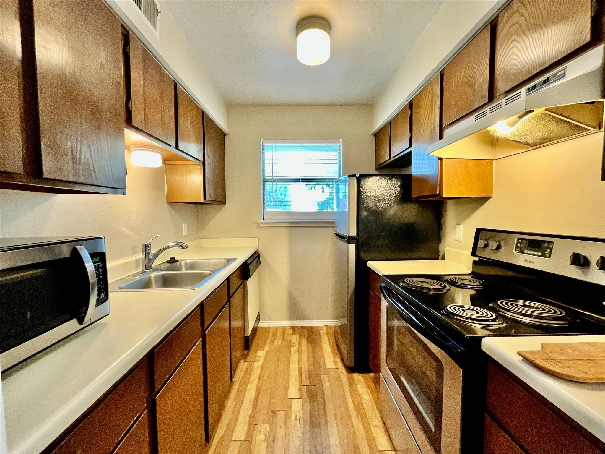 Apartment For Rent in Denton County , 2526 W Prairie Street 205, Denton, Texas 76201, 1 Bedroom, 1 Bathroom, Garage spaces, 420 Sqft, built in 1985, Preowned, mls#21255451, Real Estate Agent in Denton, Homes For Rent in Denton county, Homes For Rent in Denton, Realtor in Denton Texas, Real Estate Brokerage Independent Realty Texas, Luminita Cordes Realtor