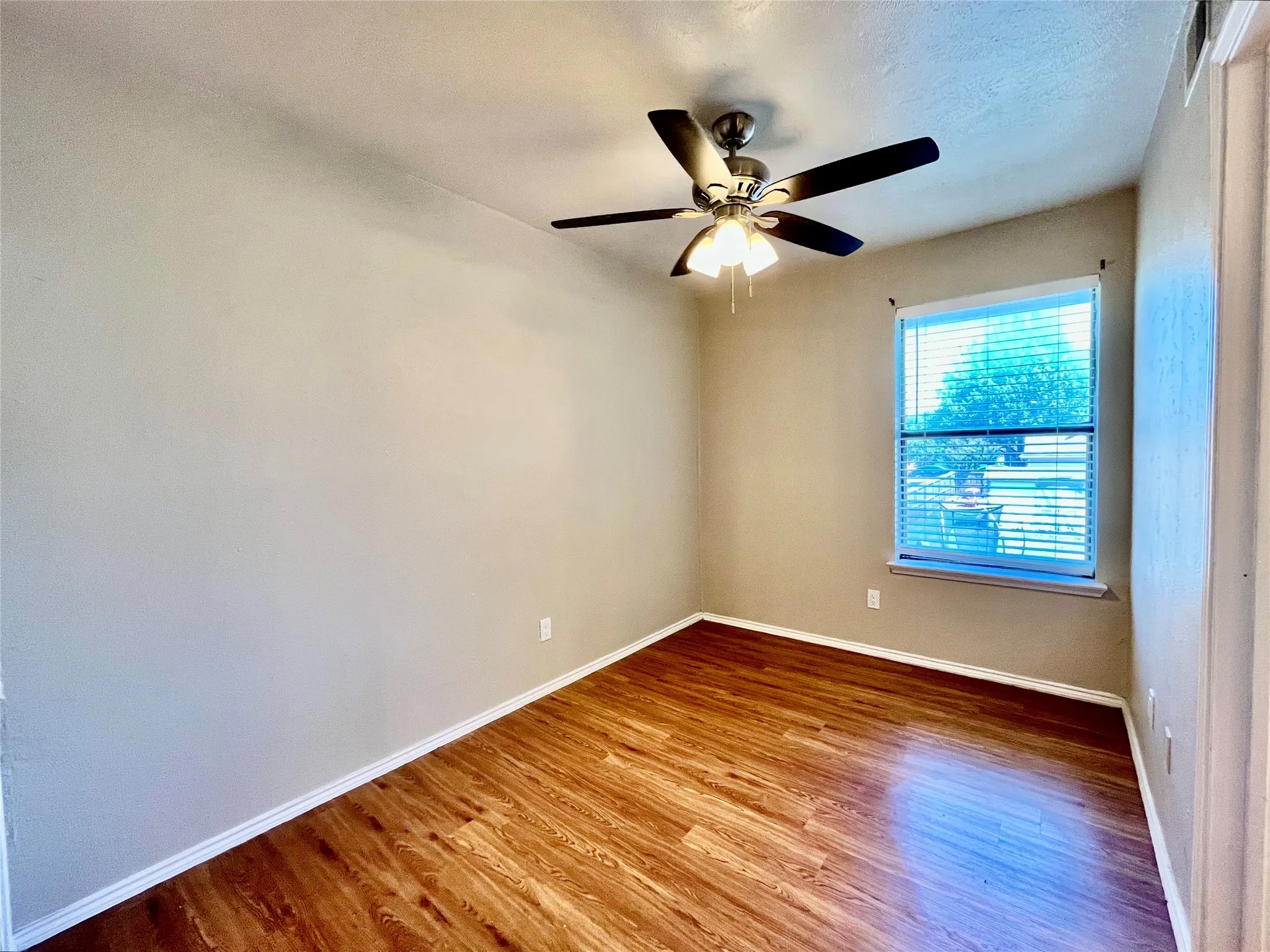 Apartment For Rent in Denton County , 2526 W Prairie Street 205, Denton, Texas 76201, 1 Bedroom, 1 Bathroom, Garage spaces, 420 Sqft, built in 1985, Preowned, mls#21255451, Real Estate Agent in Denton, Homes For Rent in Denton county, Homes For Rent in Denton, Realtor in Denton Texas, Real Estate Brokerage Independent Realty Texas, Luminita Cordes Realtor