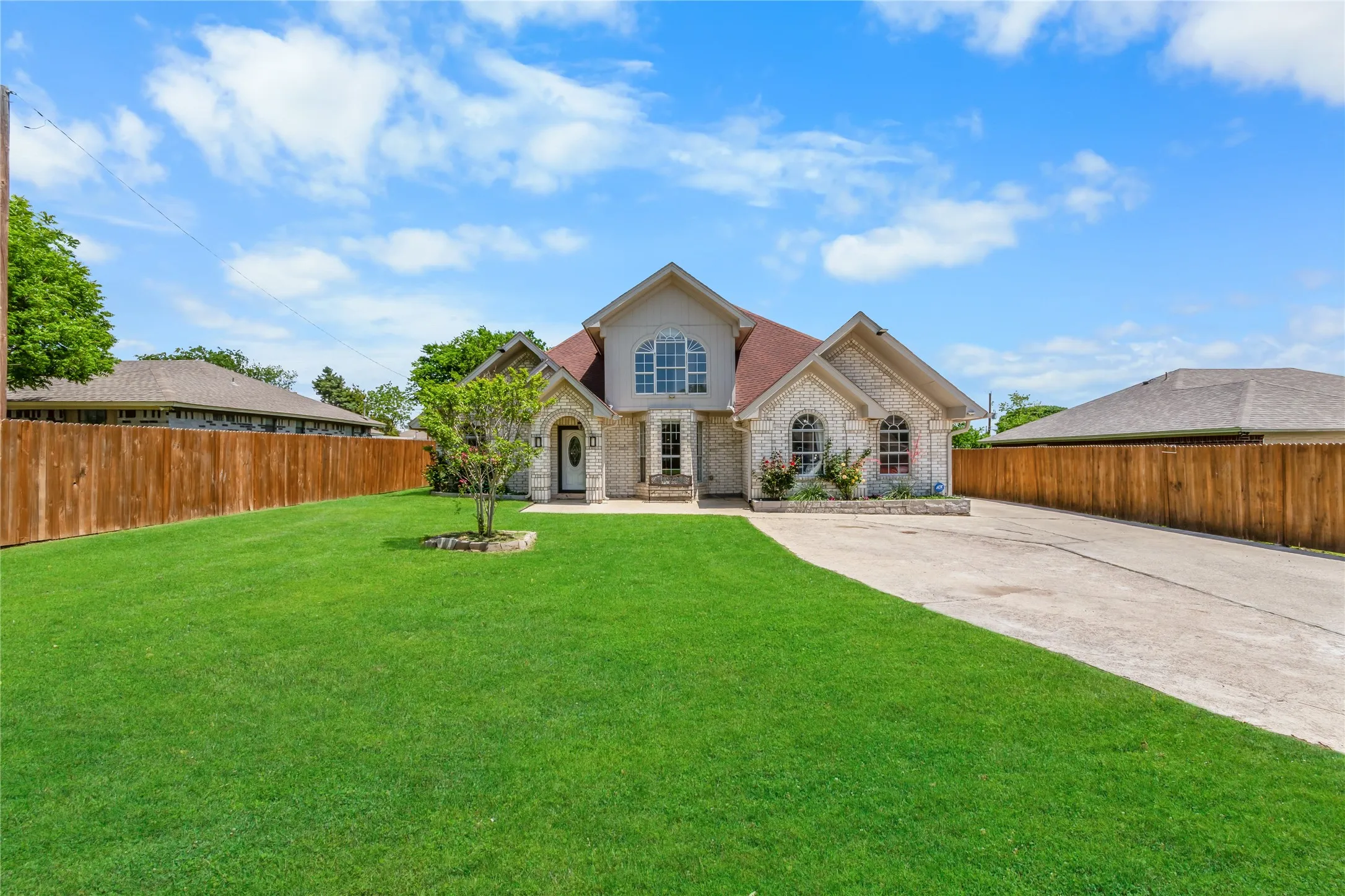 Single Family Residence For Sale in Tarrant County , 6808 Marvin Brown Street, Fort Worth, Texas 76179, 5 Bedroom, 3 Bathroom, 2 Garage spaces, 2,987 Sqft, built in 1998, Preowned, mls#21253763, Real Estate Agent in Fort Worth, Homes For Sale in Tarrant county, Homes For Sale in Fort Worth, Realtor in Fort Worth Texas, Real Estate Brokerage Independent Realty Texas, Luminita Cordes Realtor